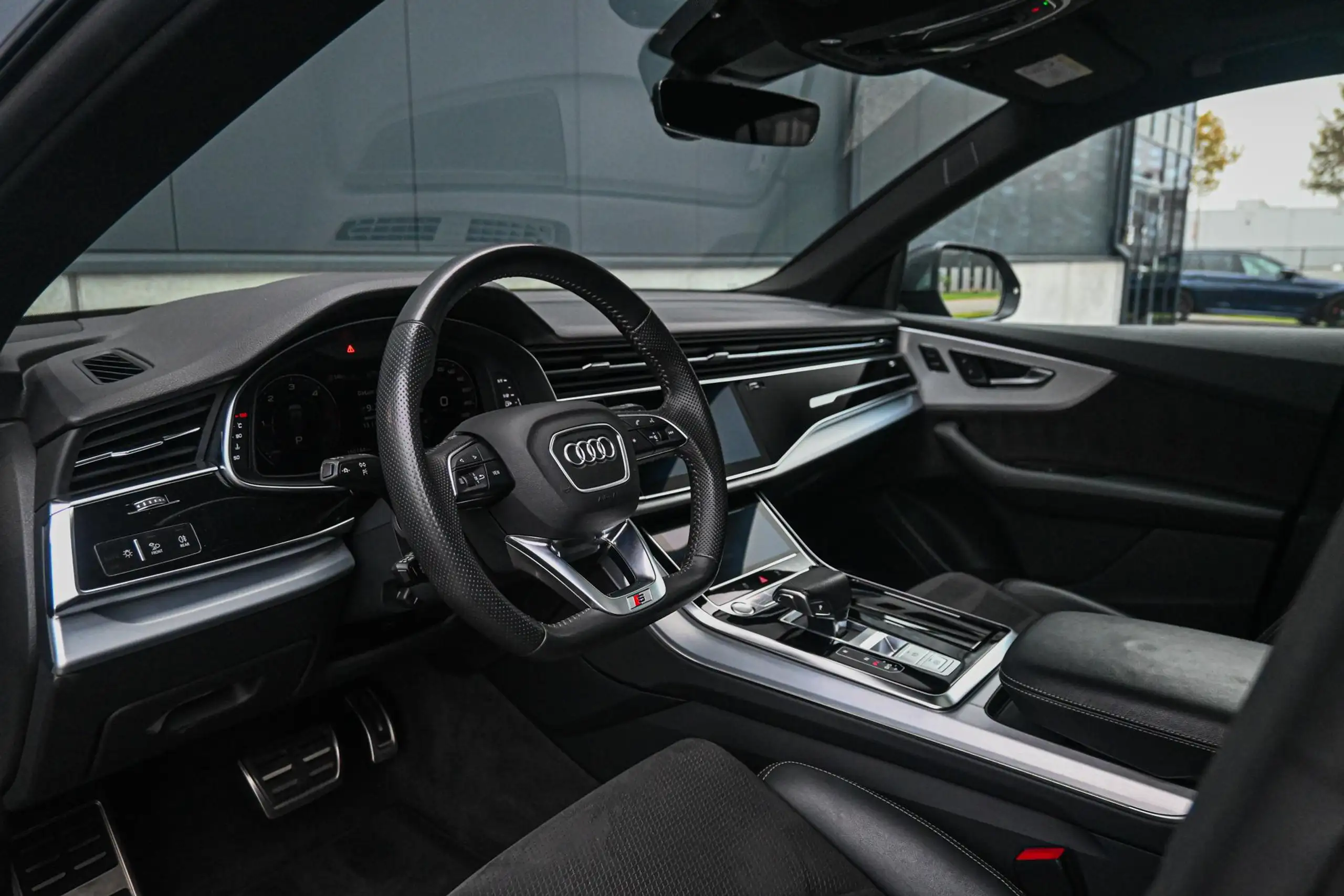 Audi - Q8