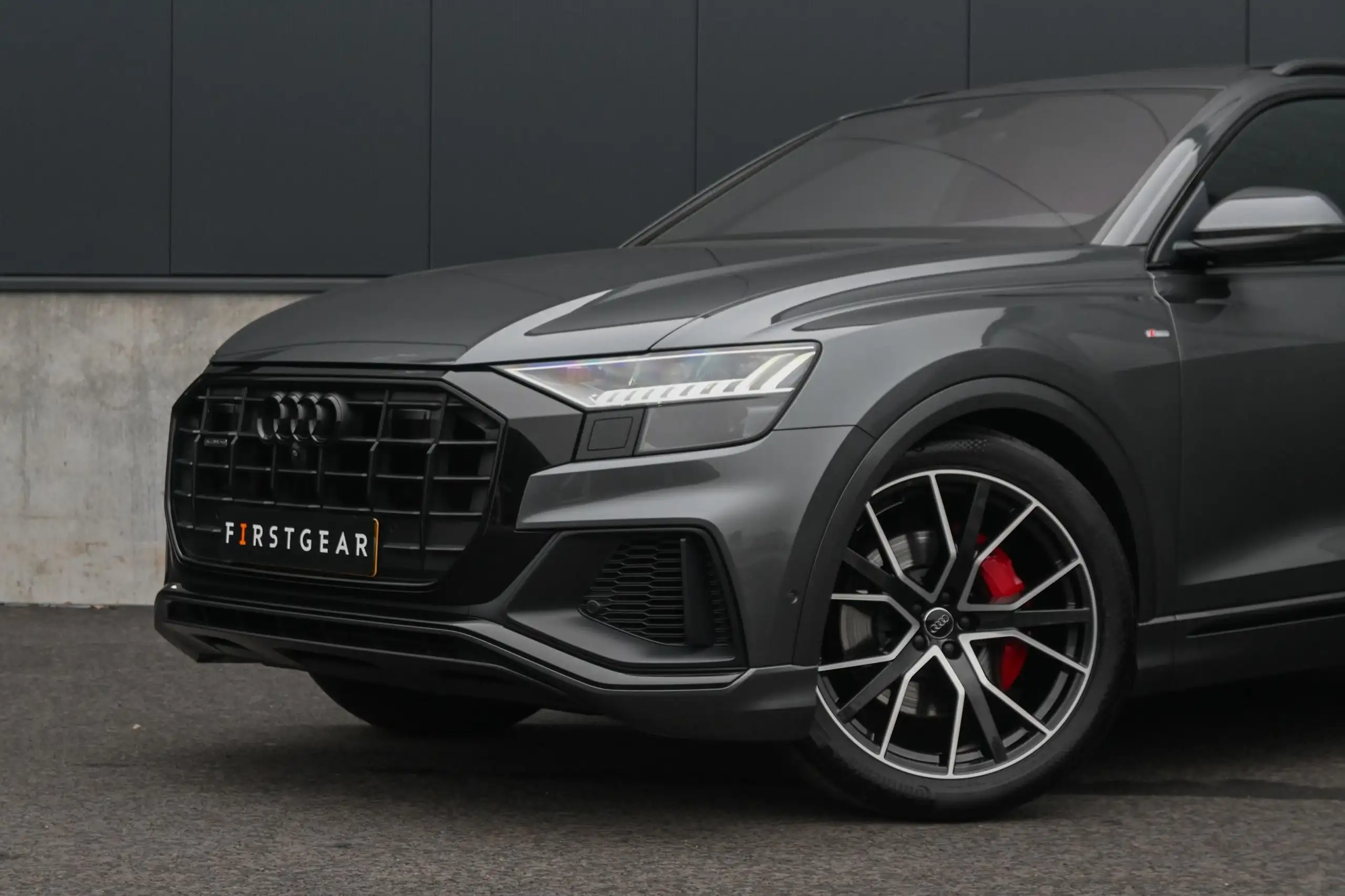 Audi - Q8