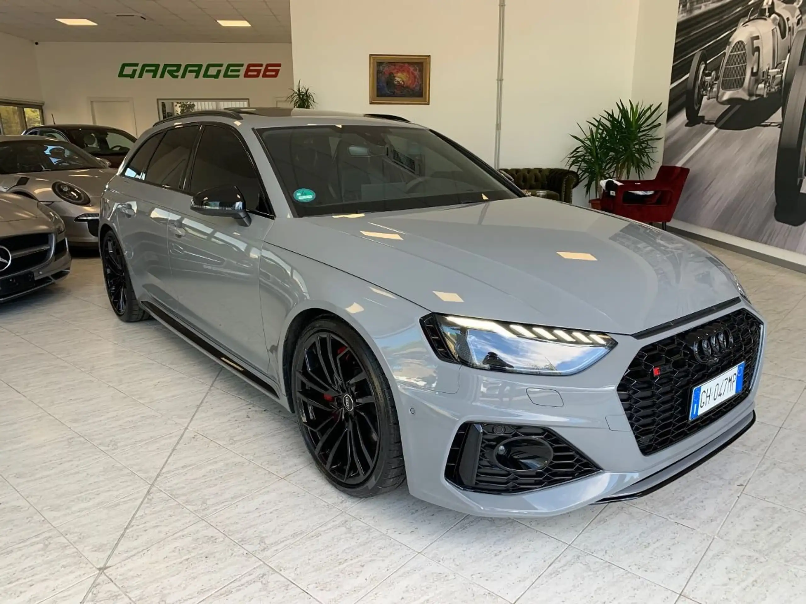 Audi - RS4