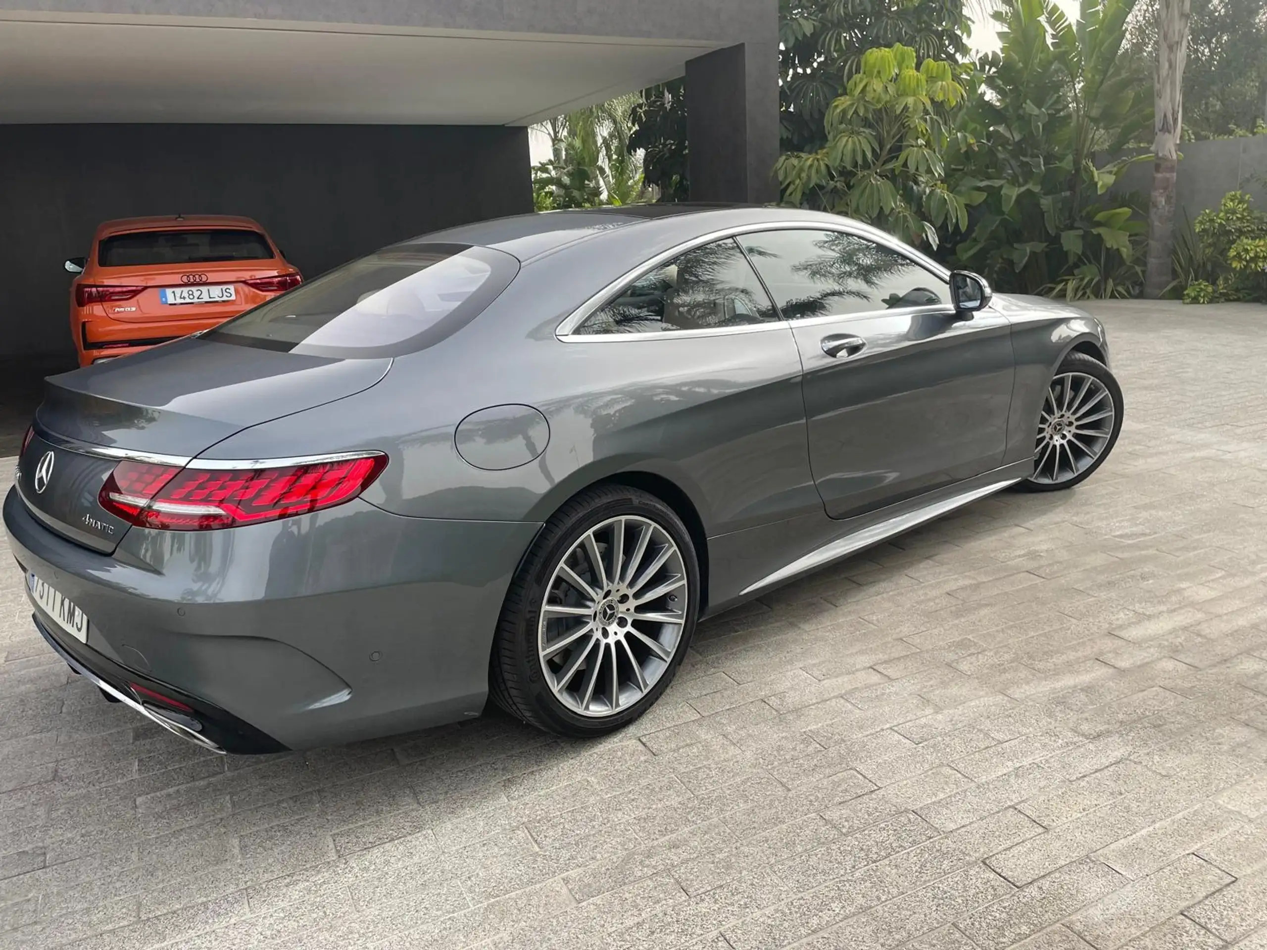 Mercedes-Benz - S 560