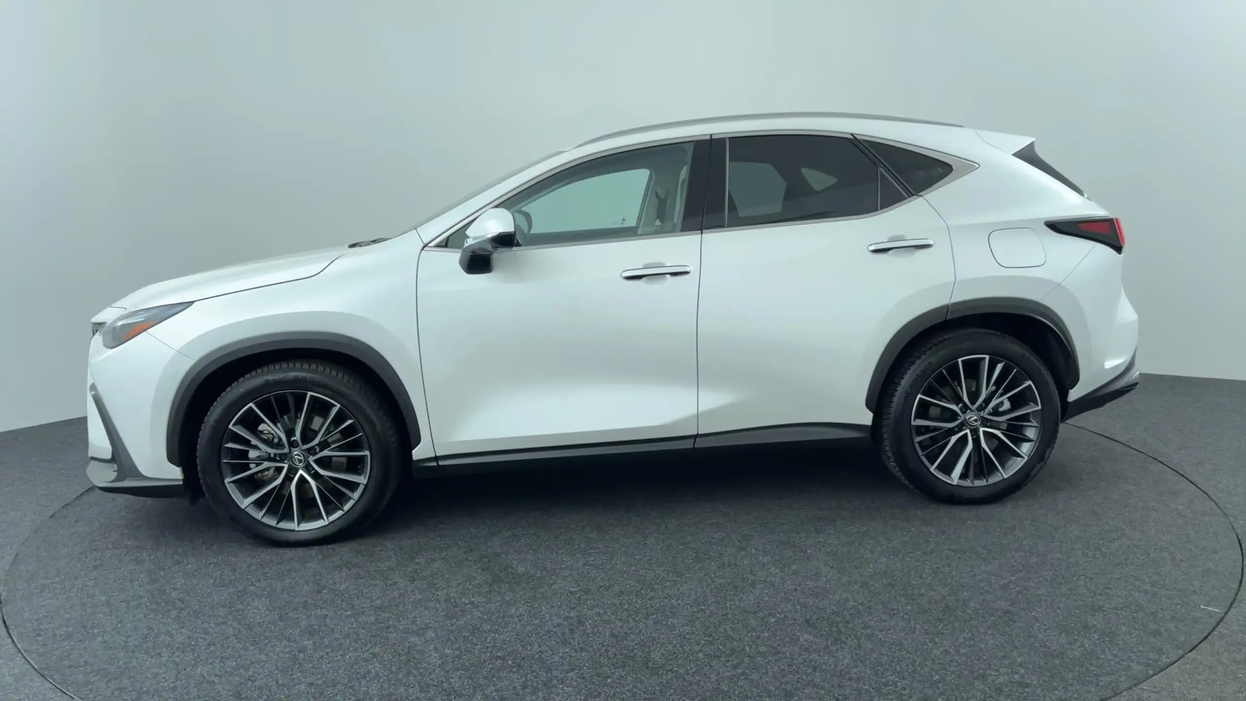 Lexus NX 450h+ 2023