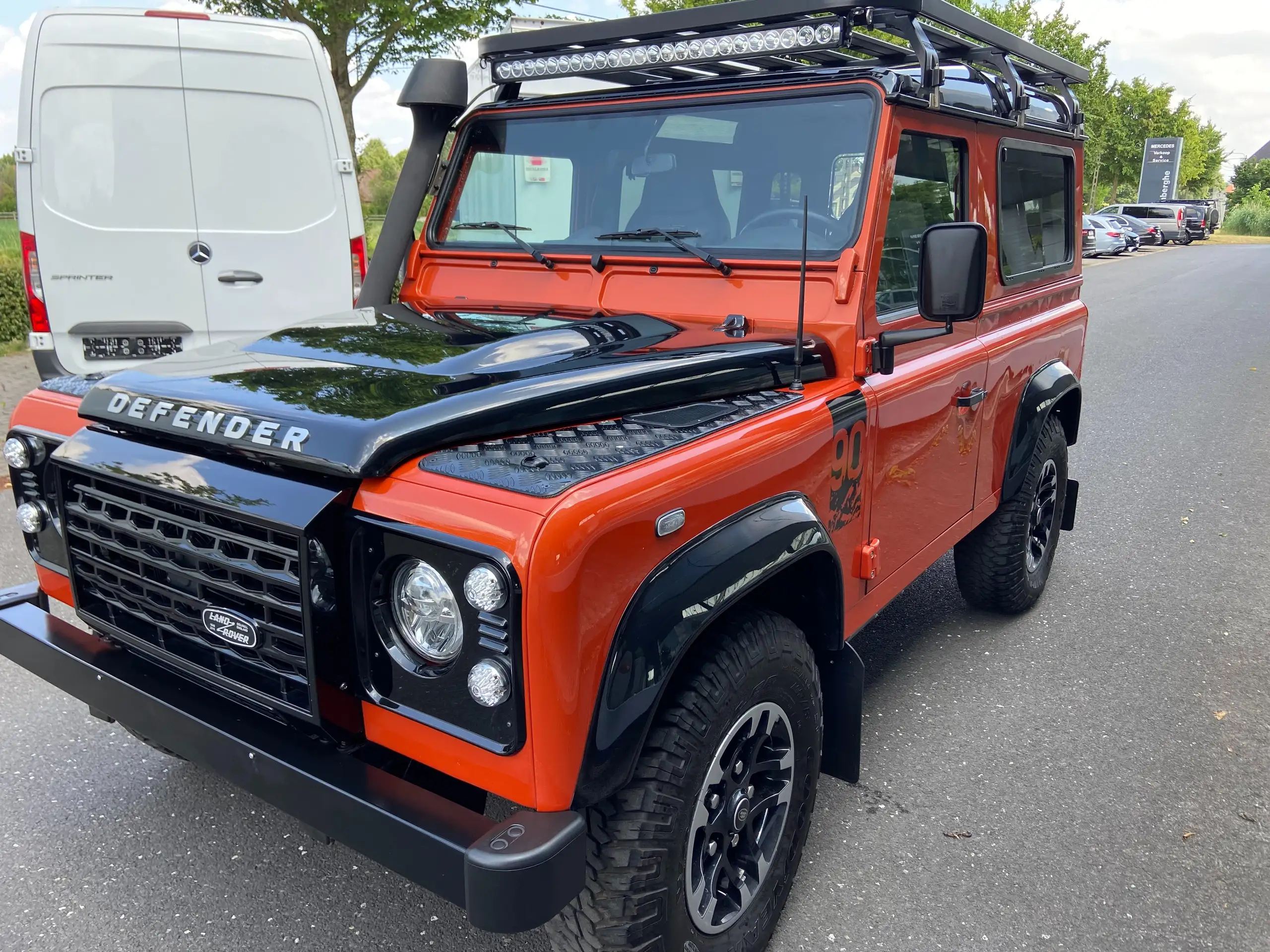 Land Rover - Defender