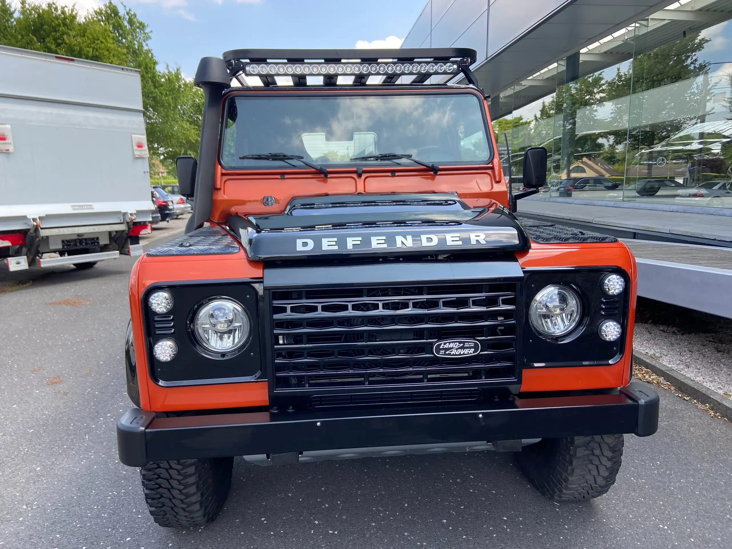 Land Rover - Defender