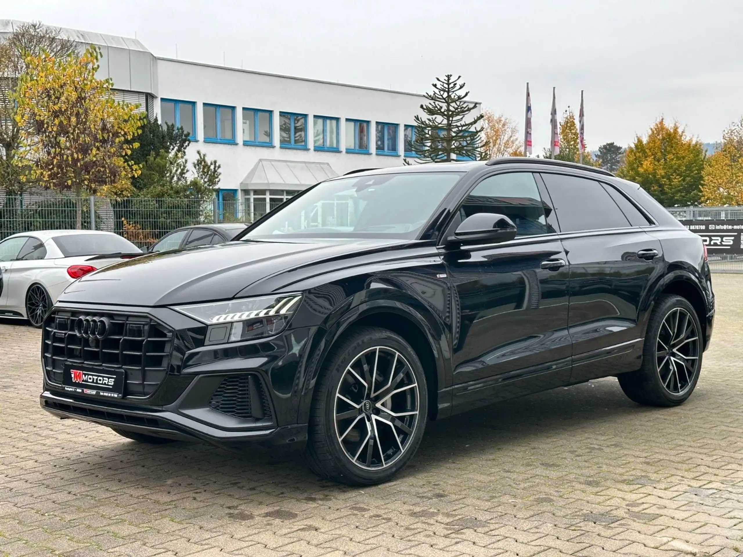 Audi - Q8