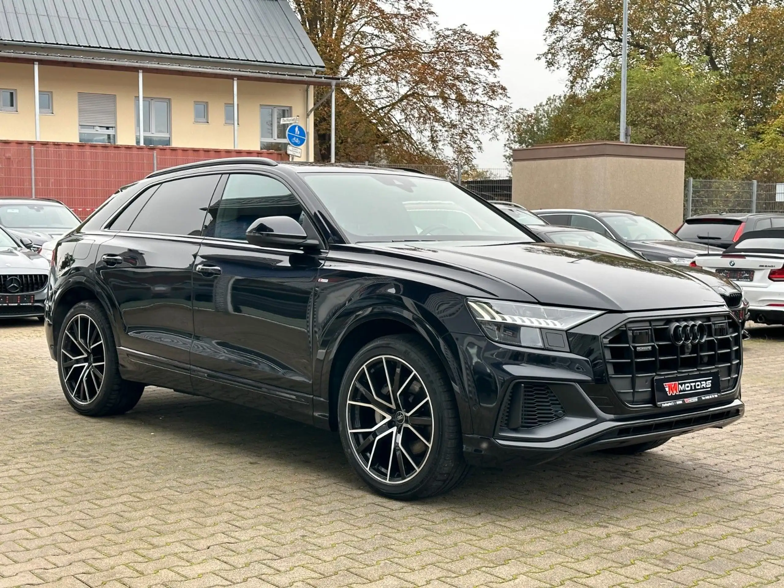 Audi - Q8