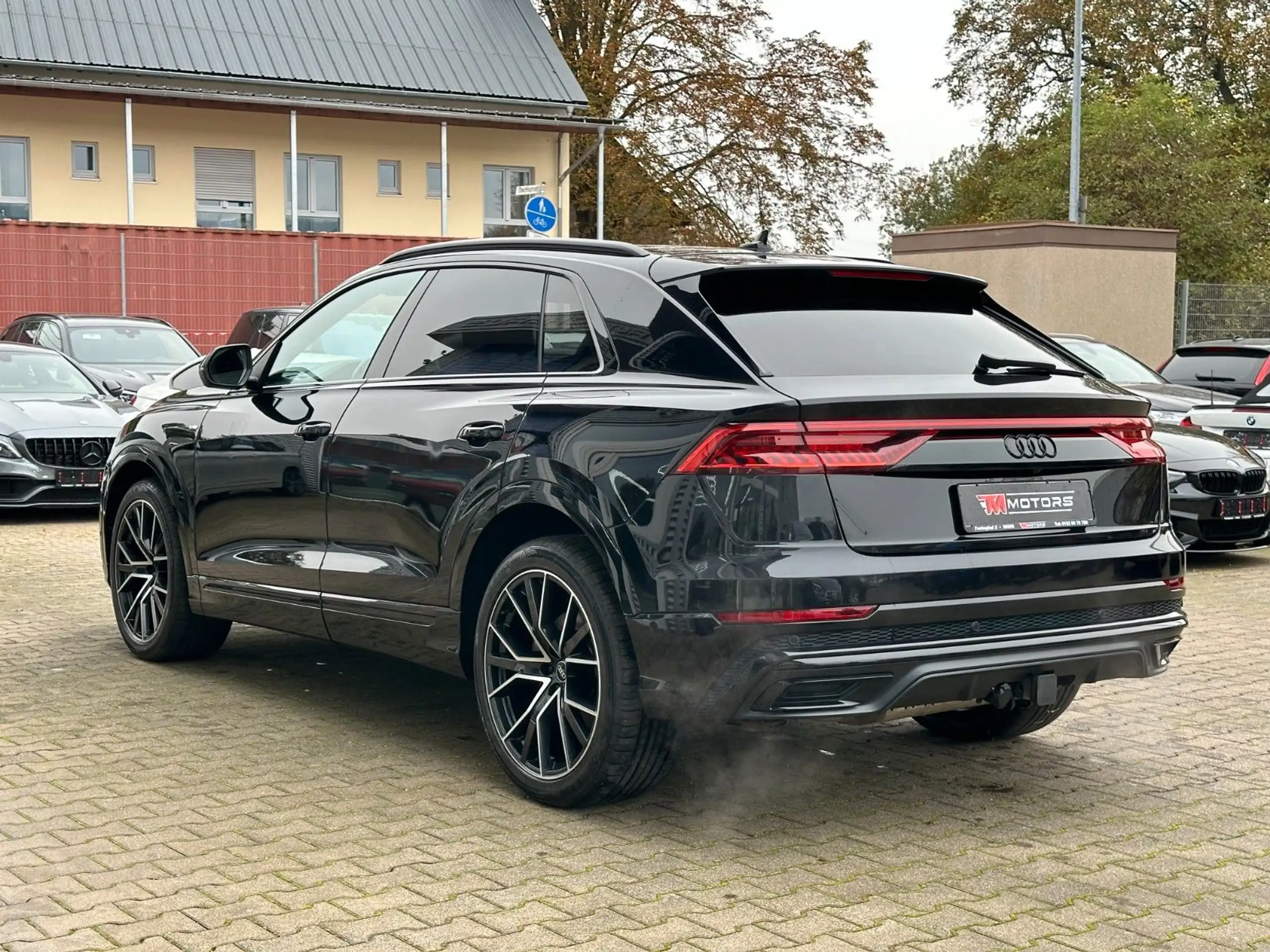 Audi - Q8