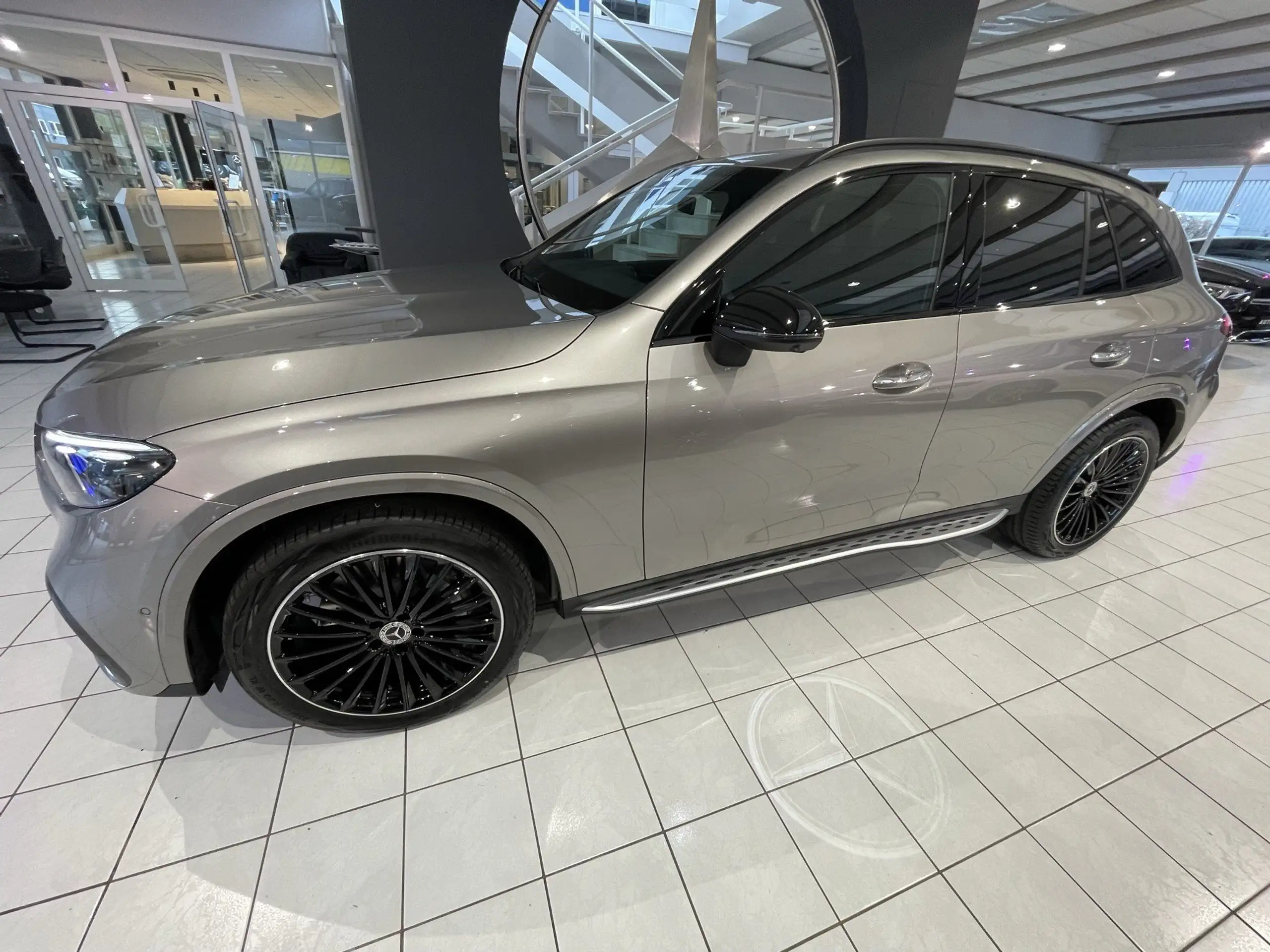 Mercedes-Benz - GLC 300