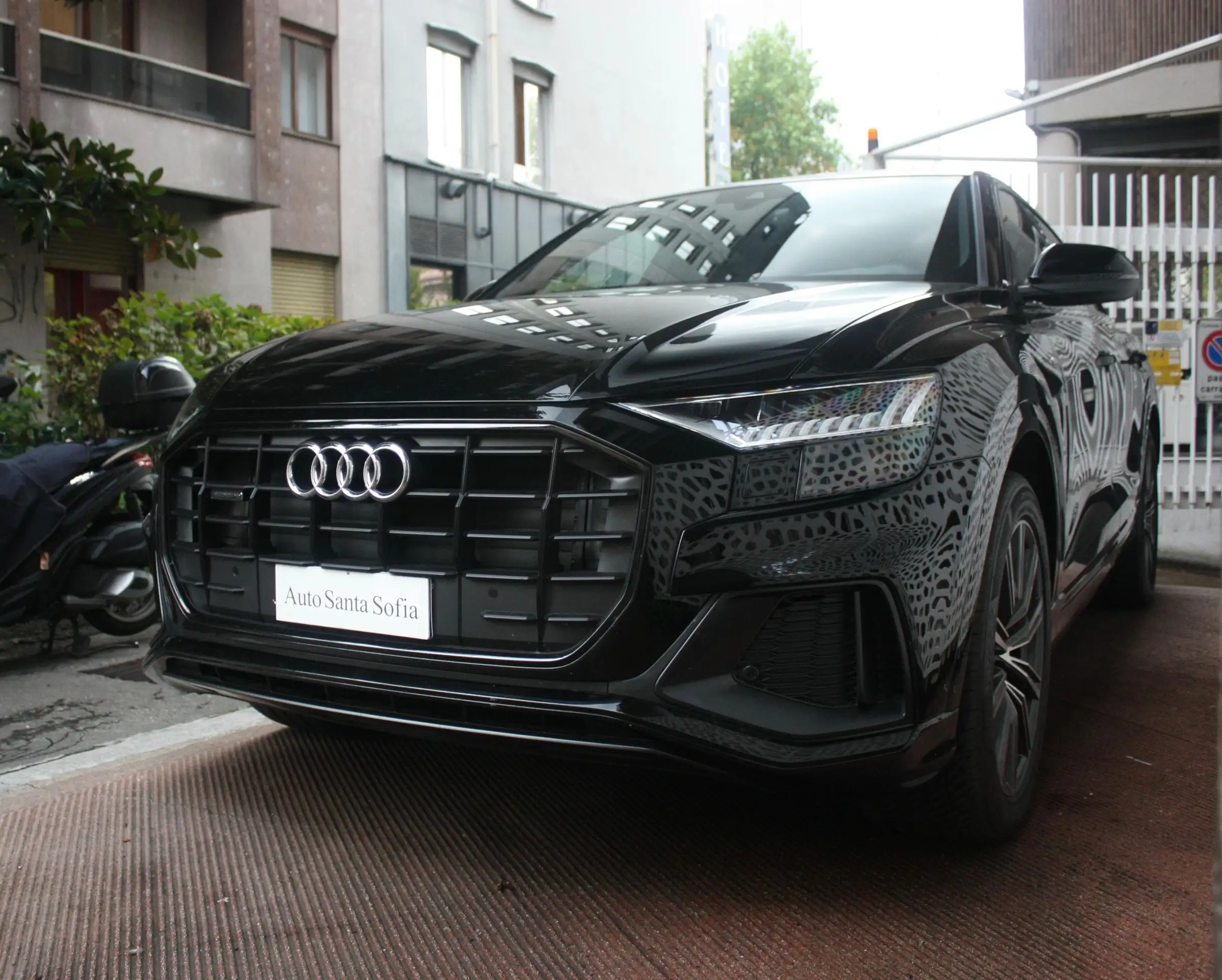 Audi - Q8