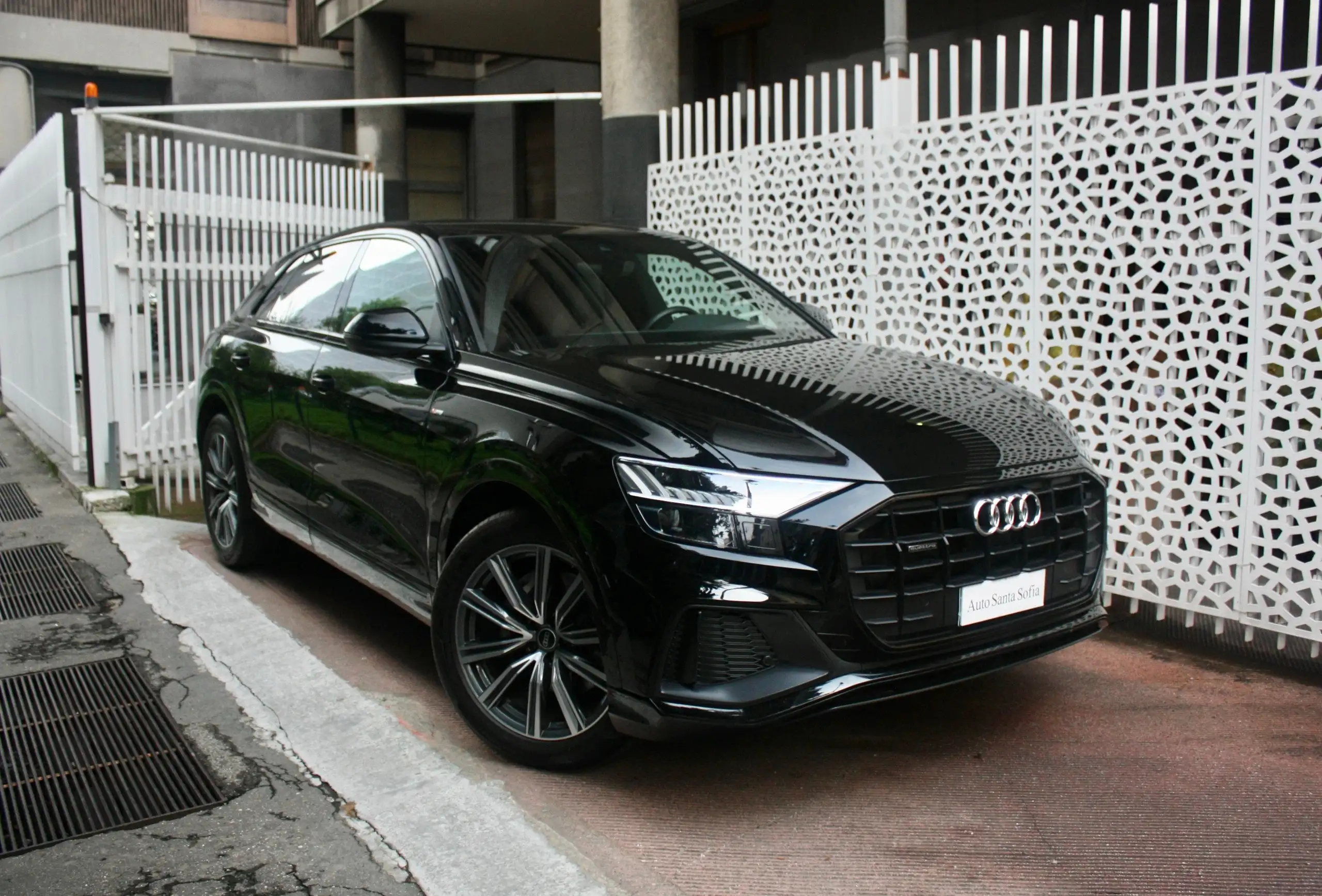 Audi - Q8