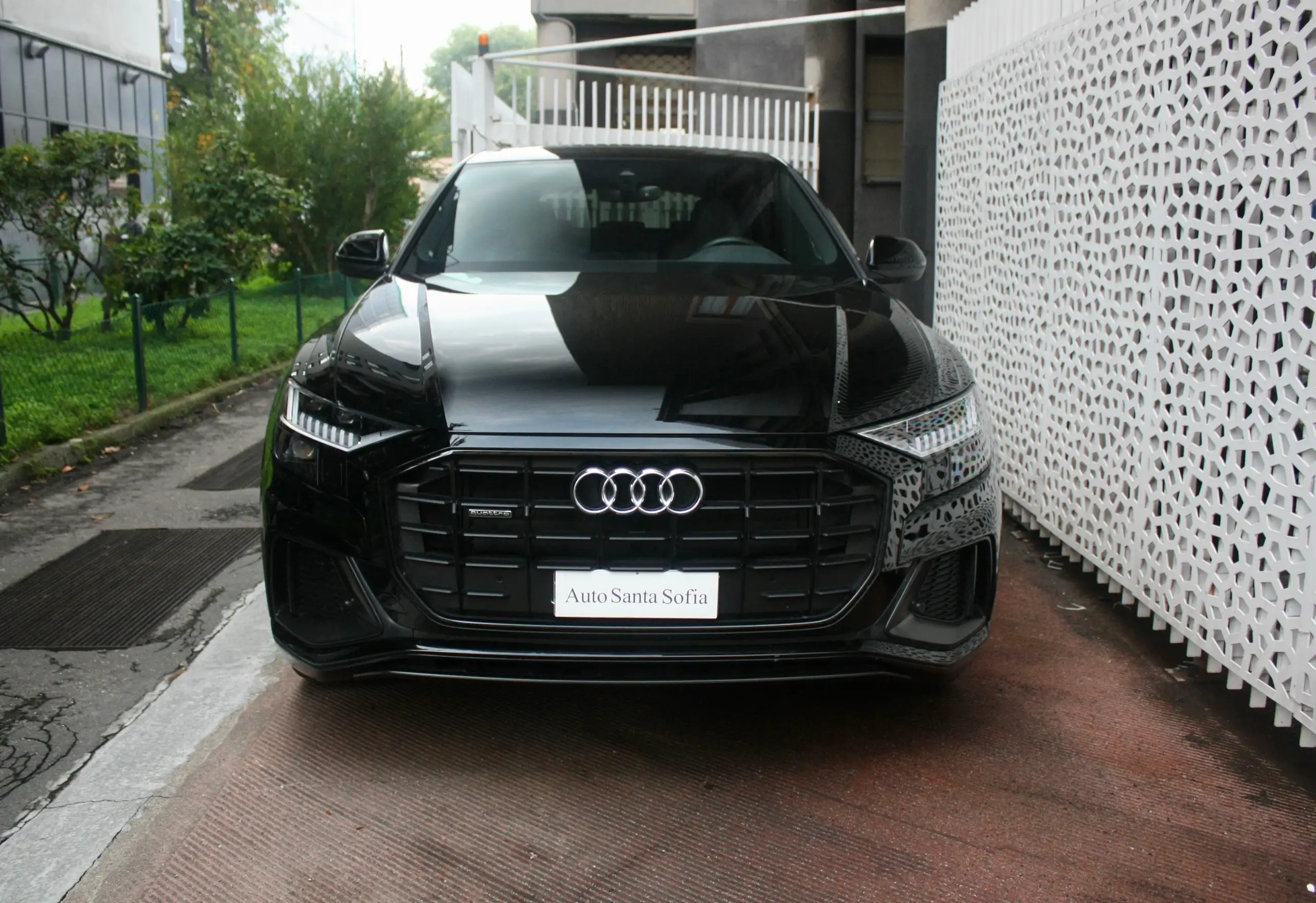 Audi - Q8