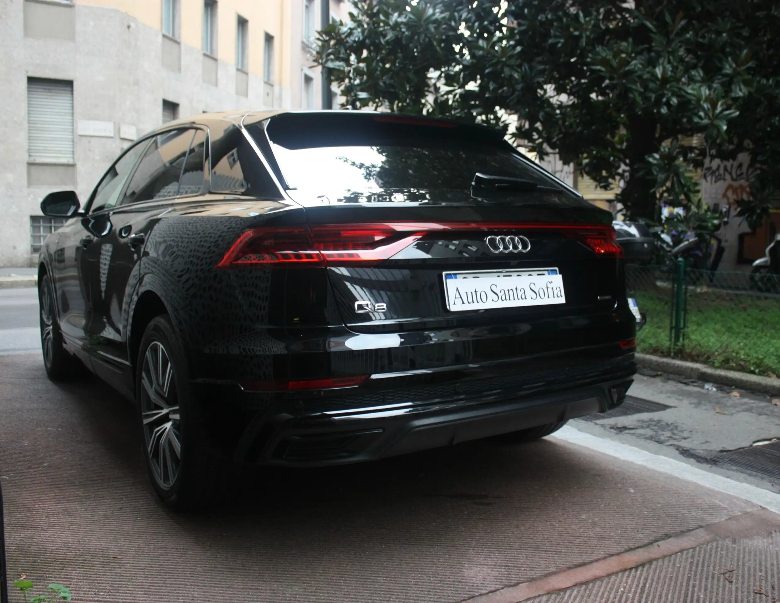 Audi - Q8