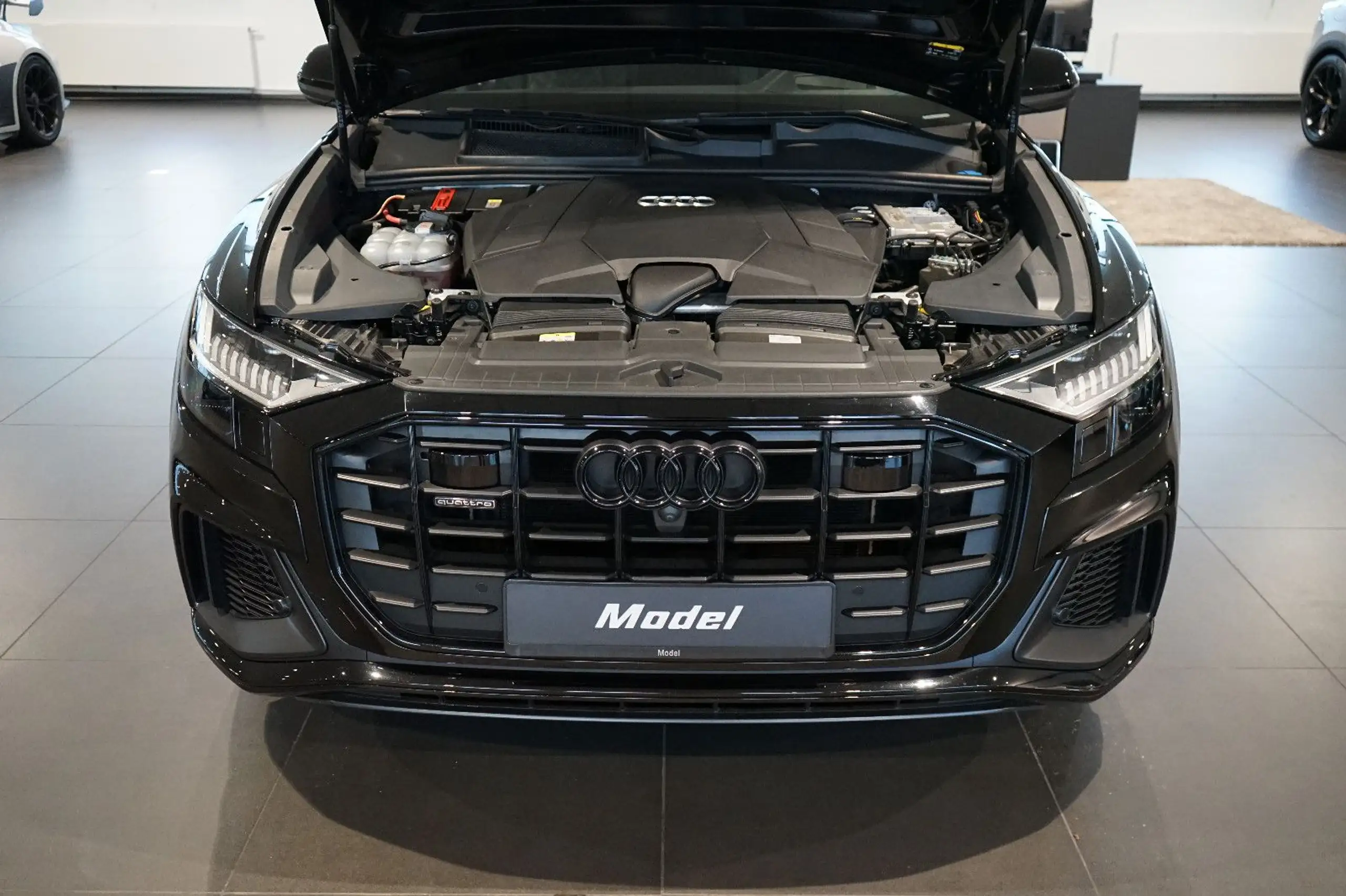 Audi - Q8