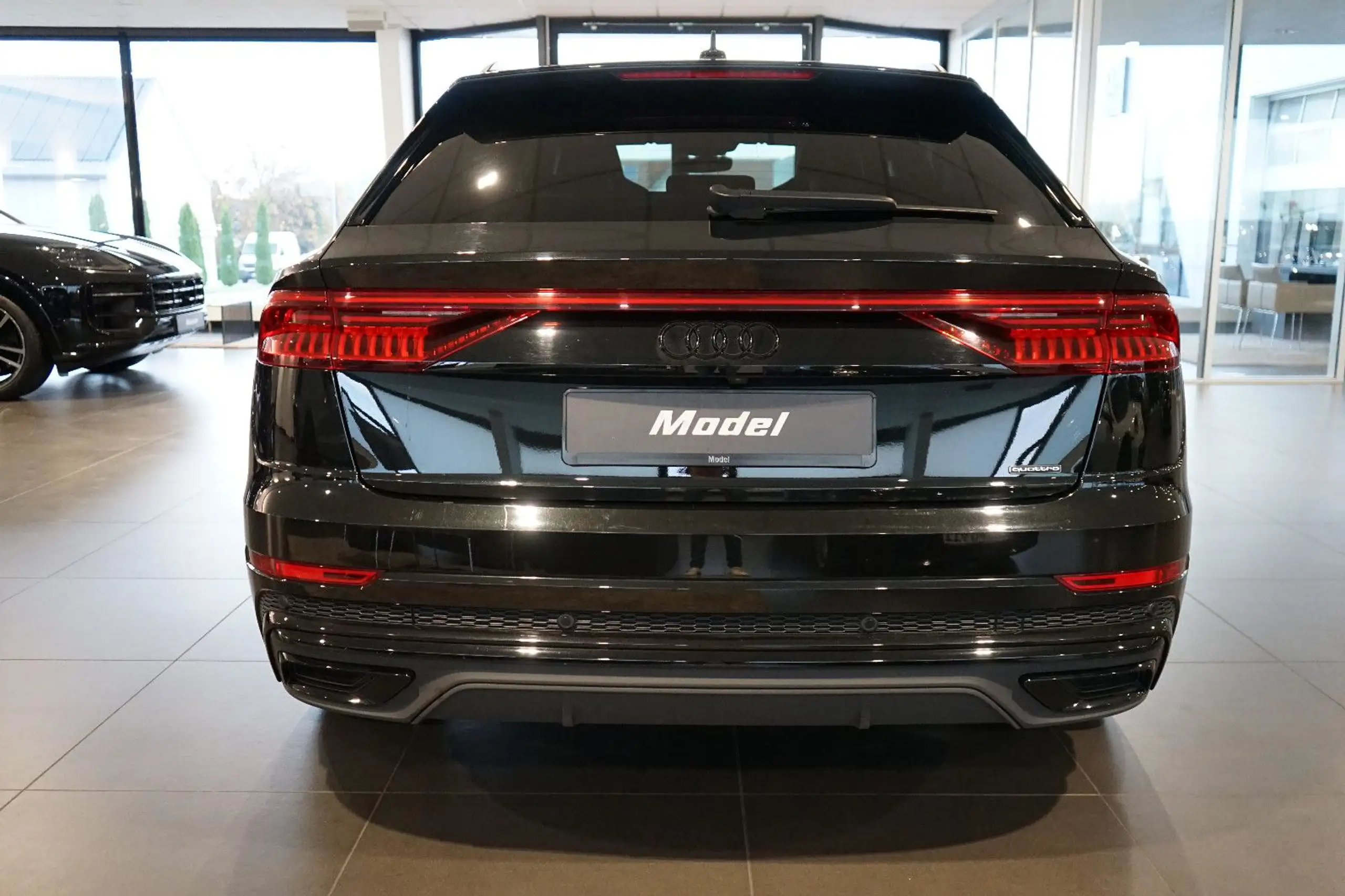 Audi - Q8