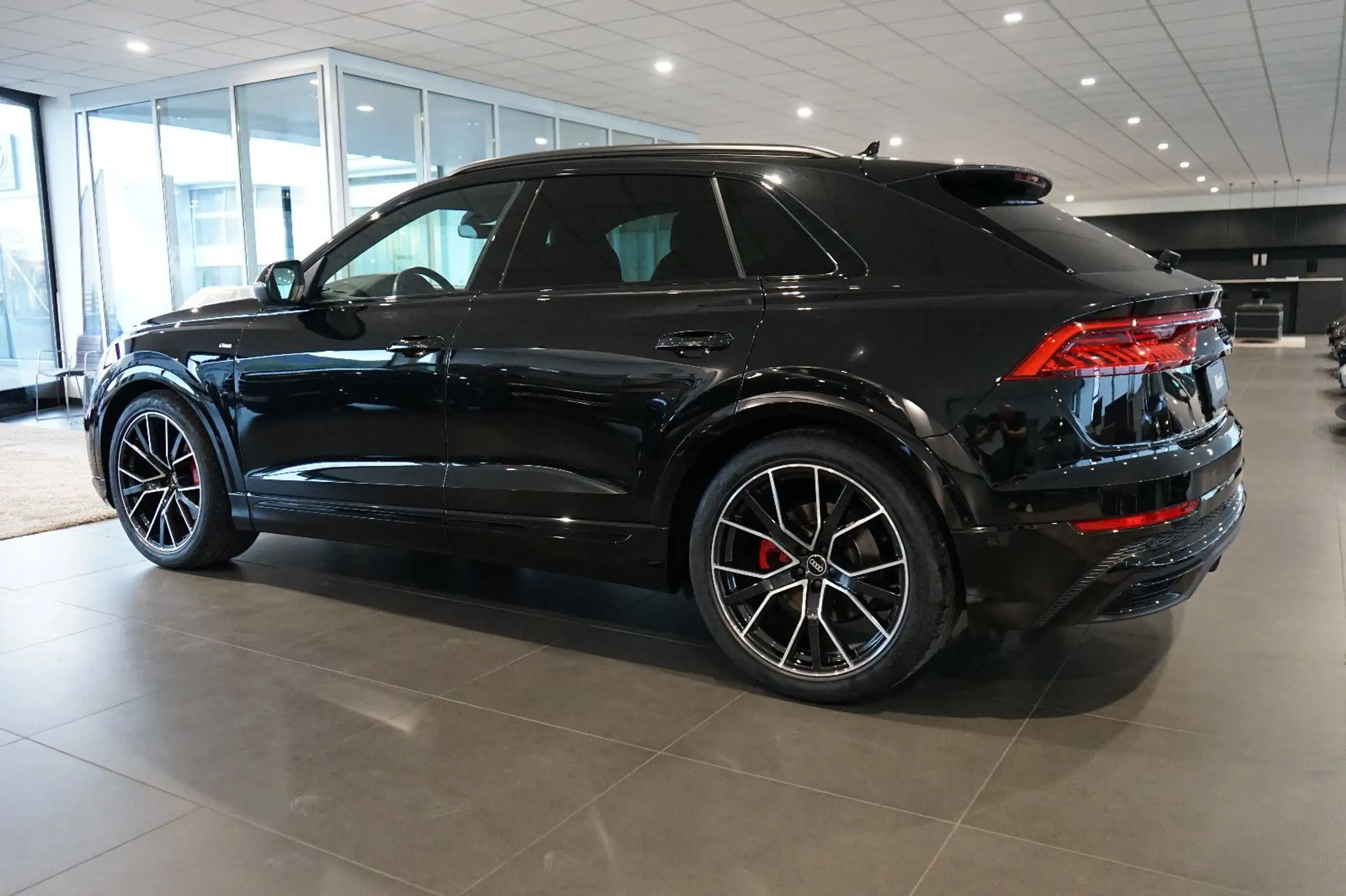 Audi - Q8