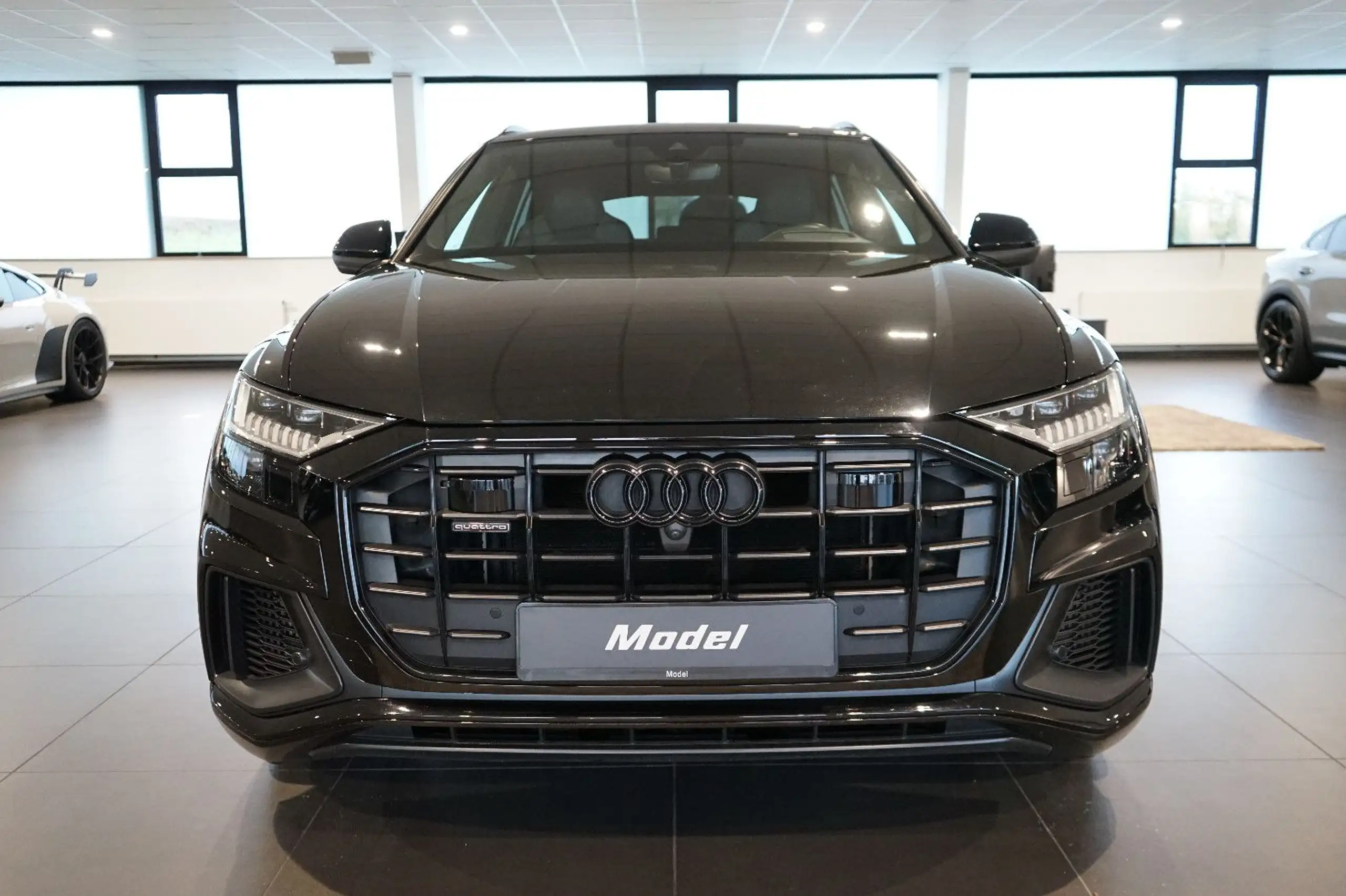 Audi - Q8