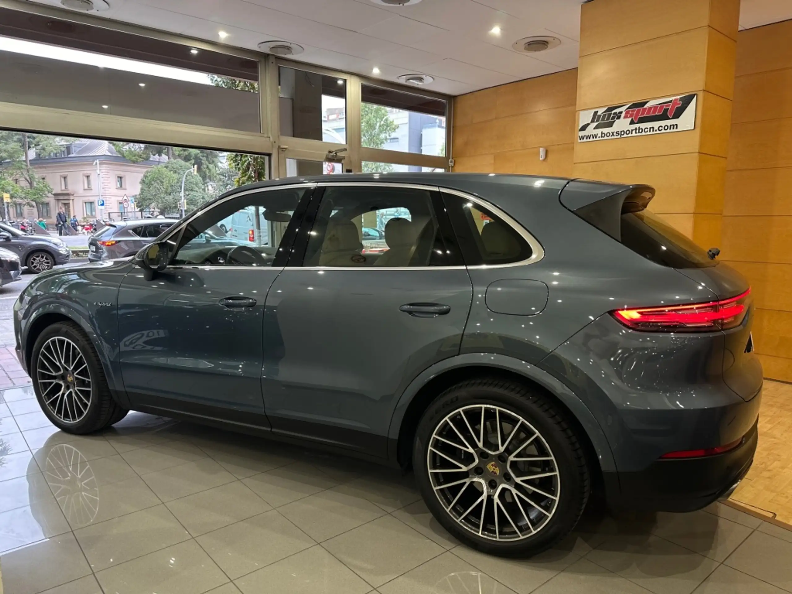 Porsche - Cayenne