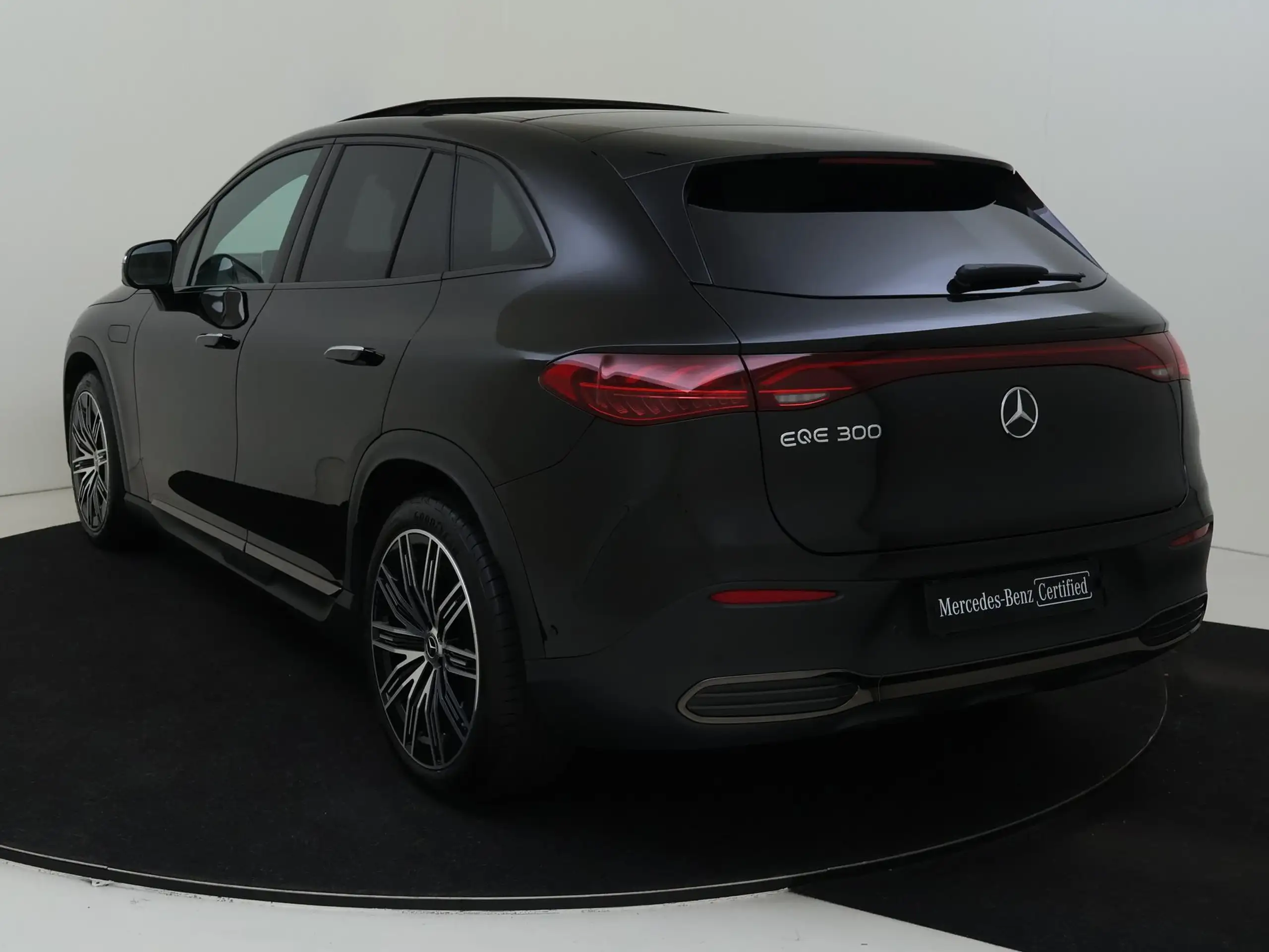 Mercedes-Benz - EQE SUV