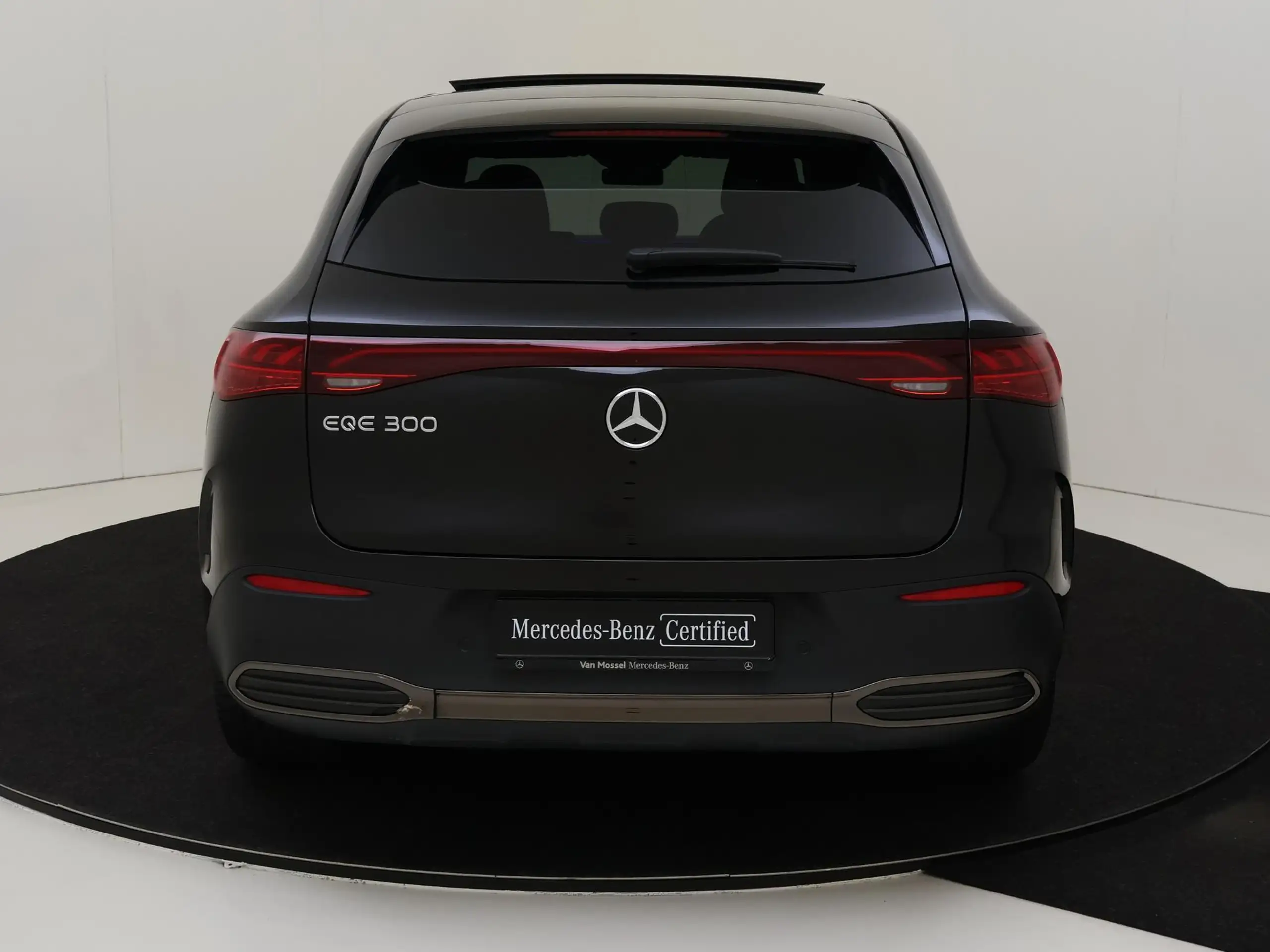 Mercedes-Benz - EQE SUV