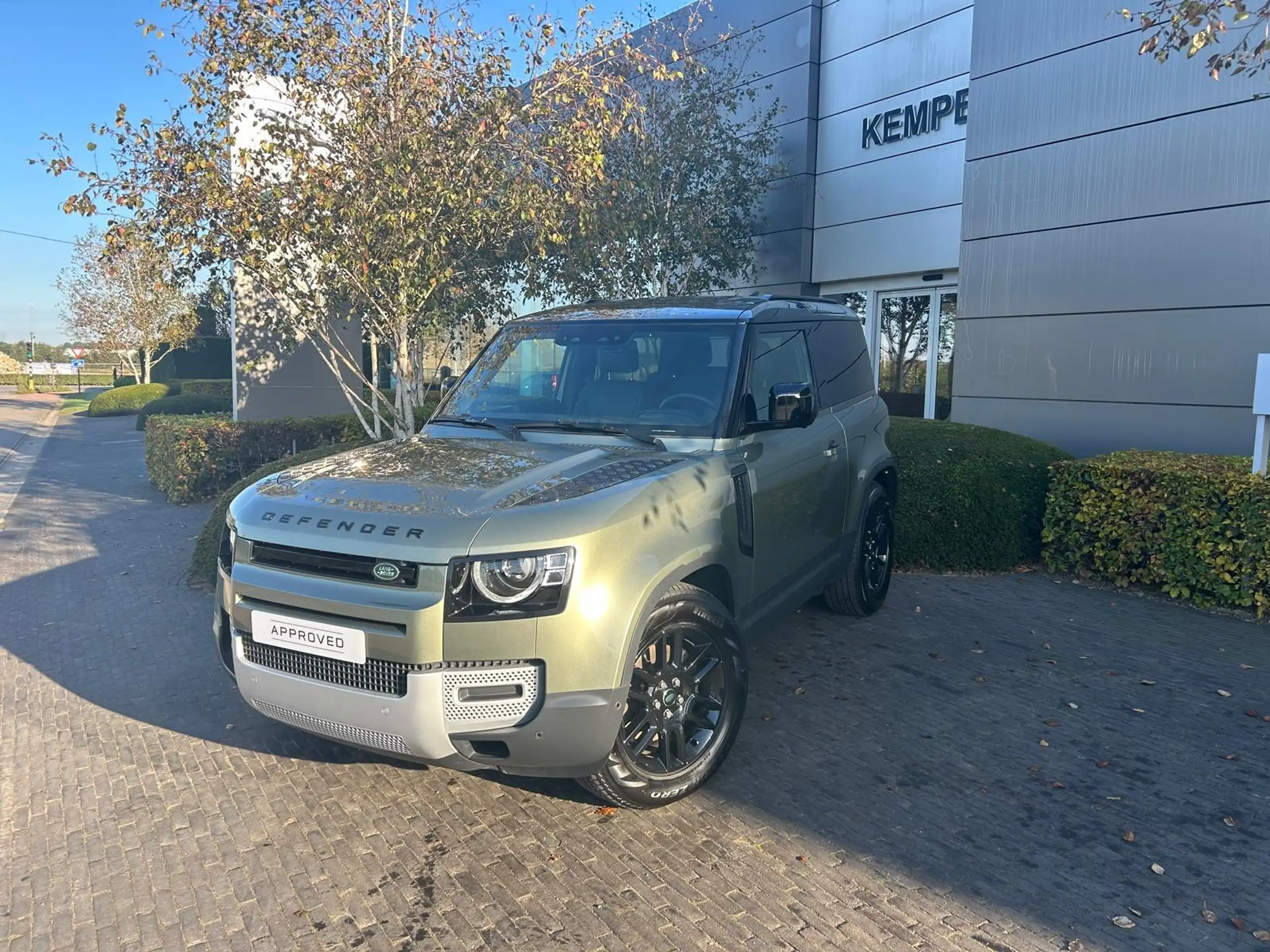 Land Rover Defender 2023