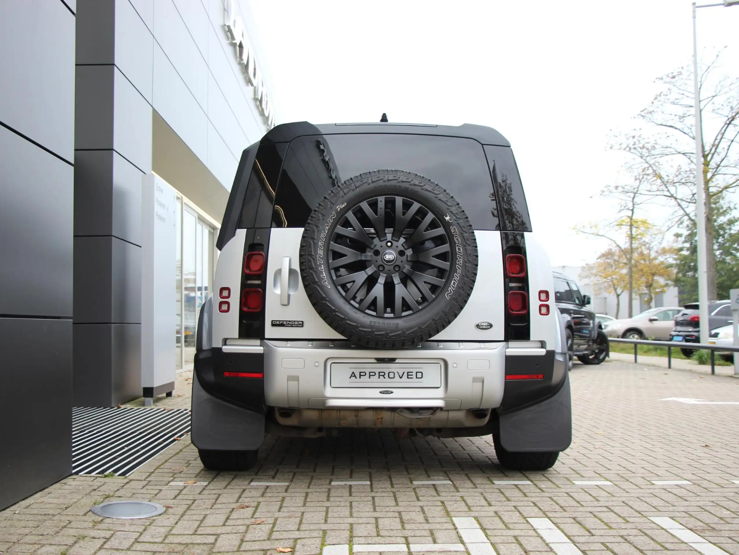 Land Rover - Defender