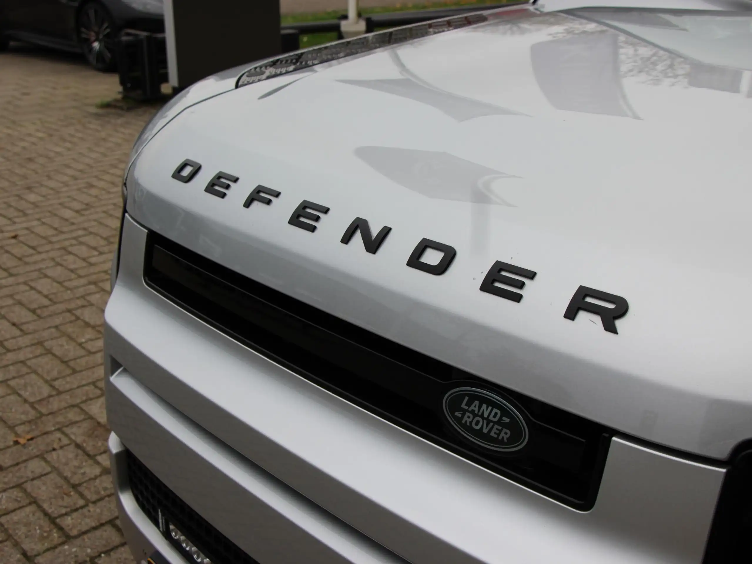 Land Rover - Defender