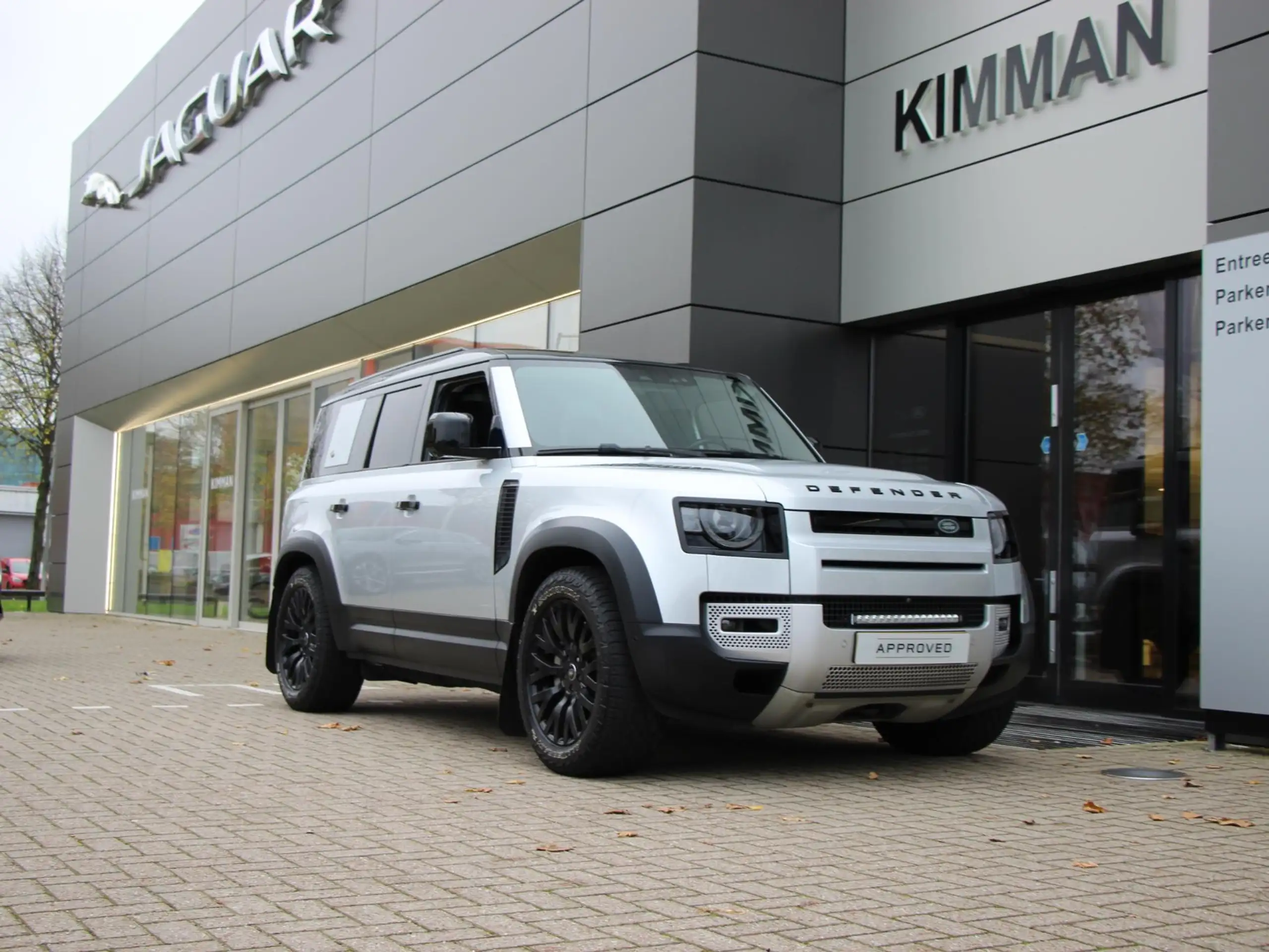 Land Rover - Defender