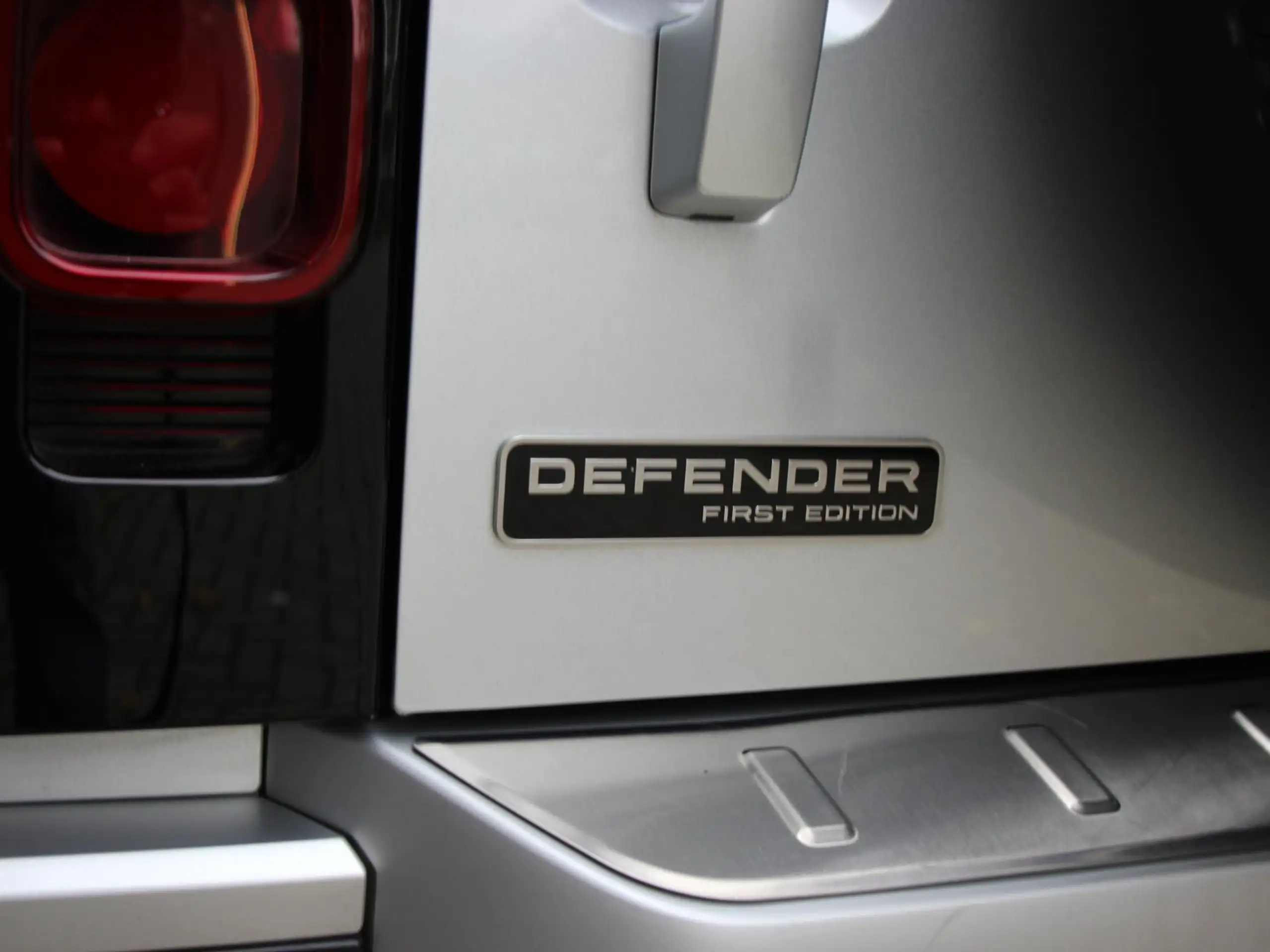 Land Rover - Defender