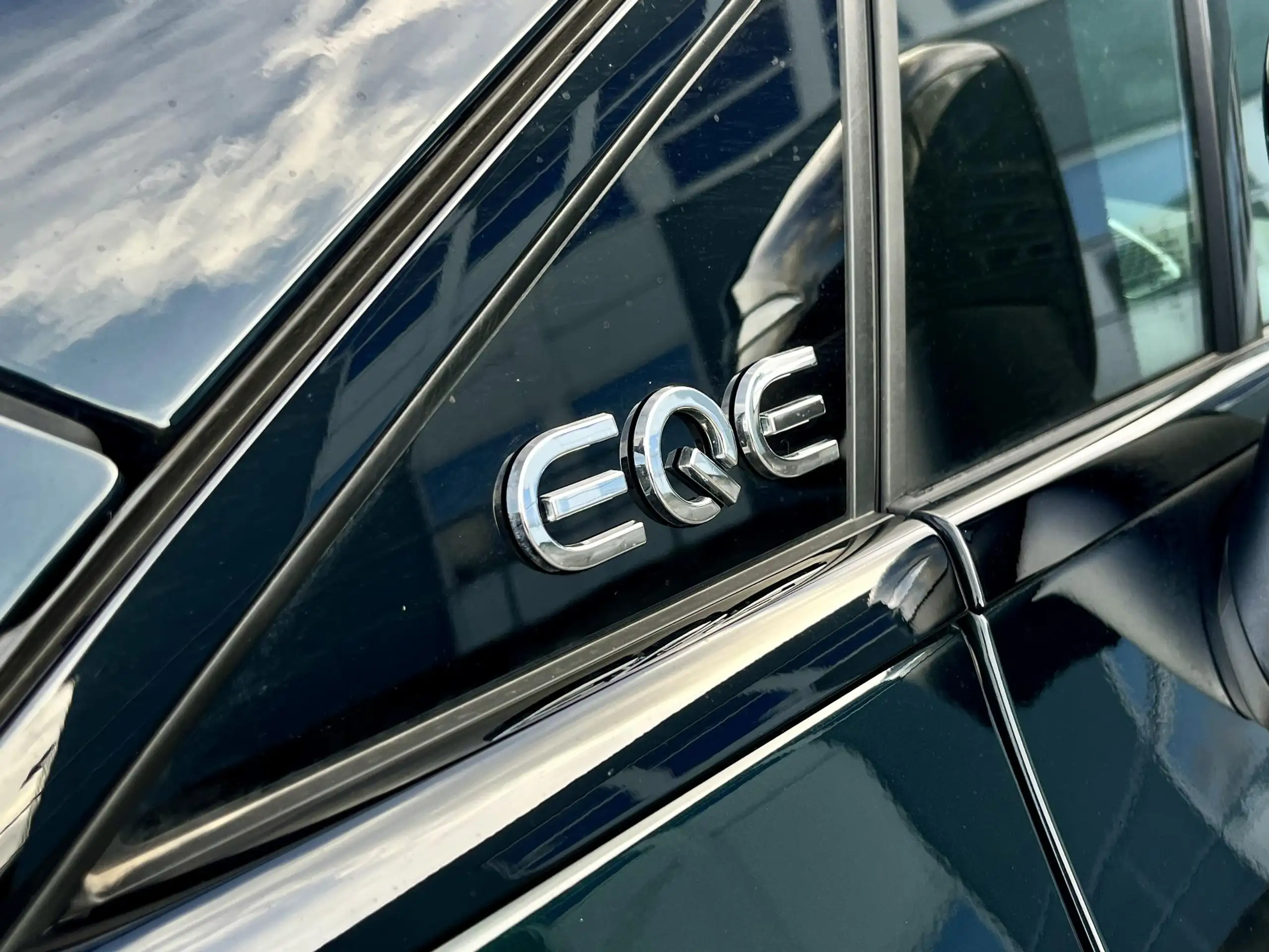 Mercedes-Benz - EQE SUV