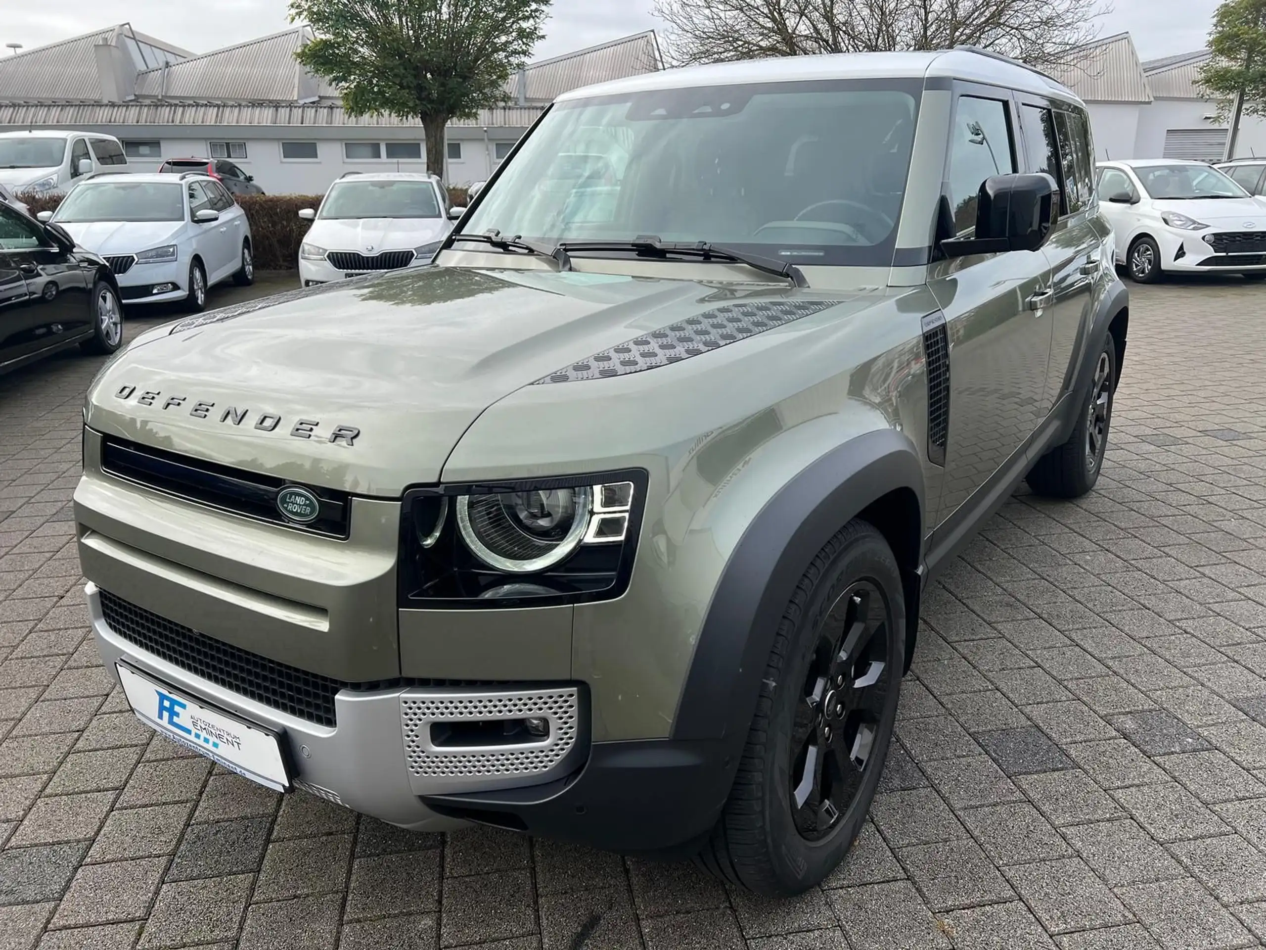 Land Rover - Defender