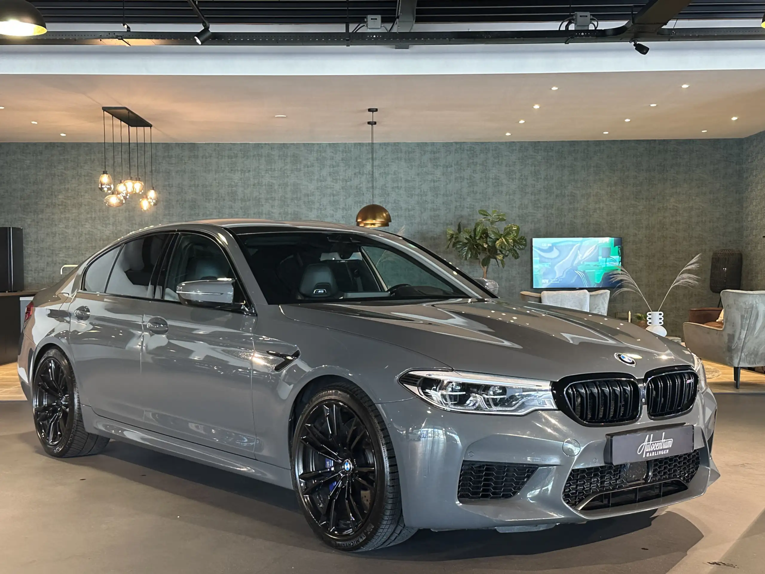 BMW - M5