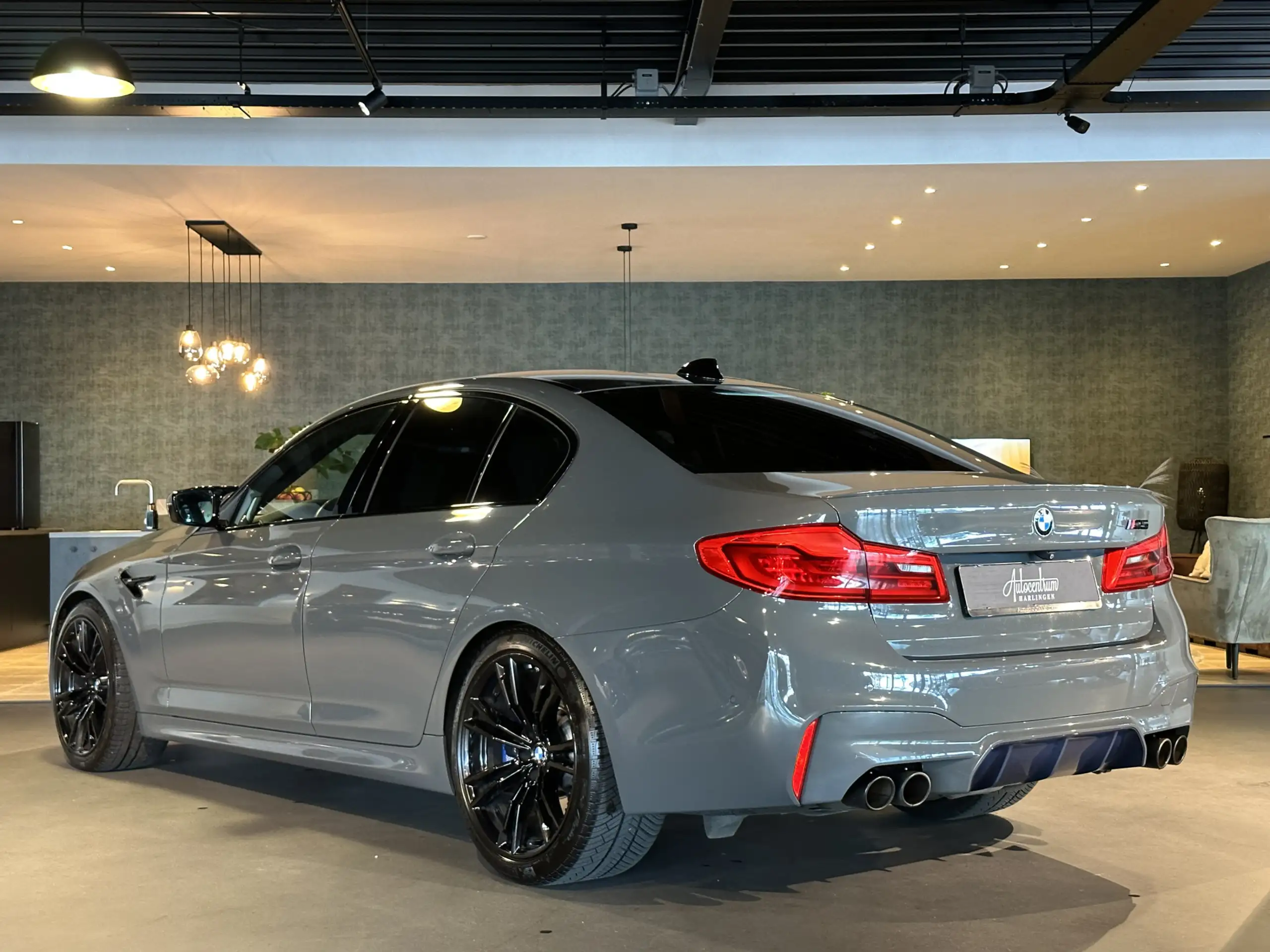 BMW - M5