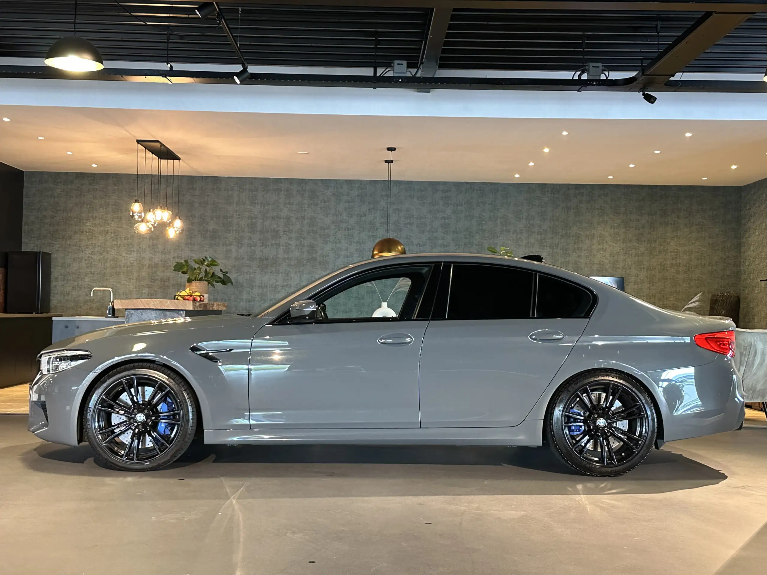 BMW - M5