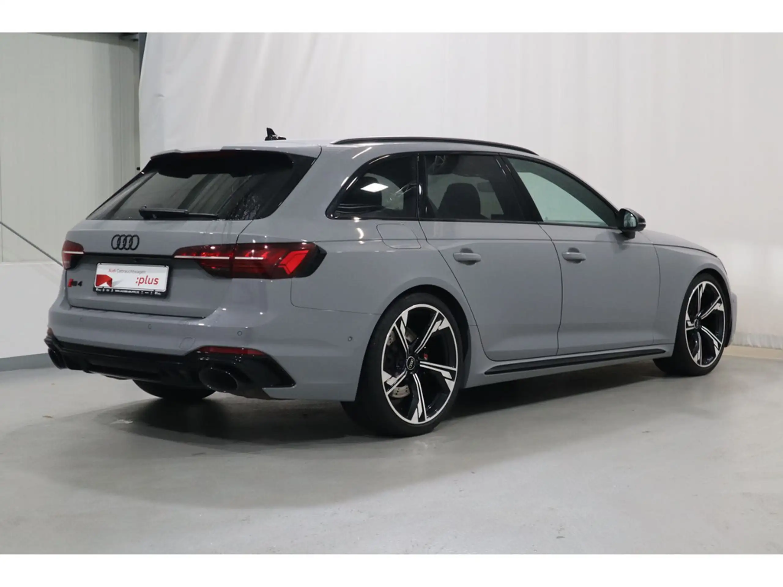 Audi - RS4