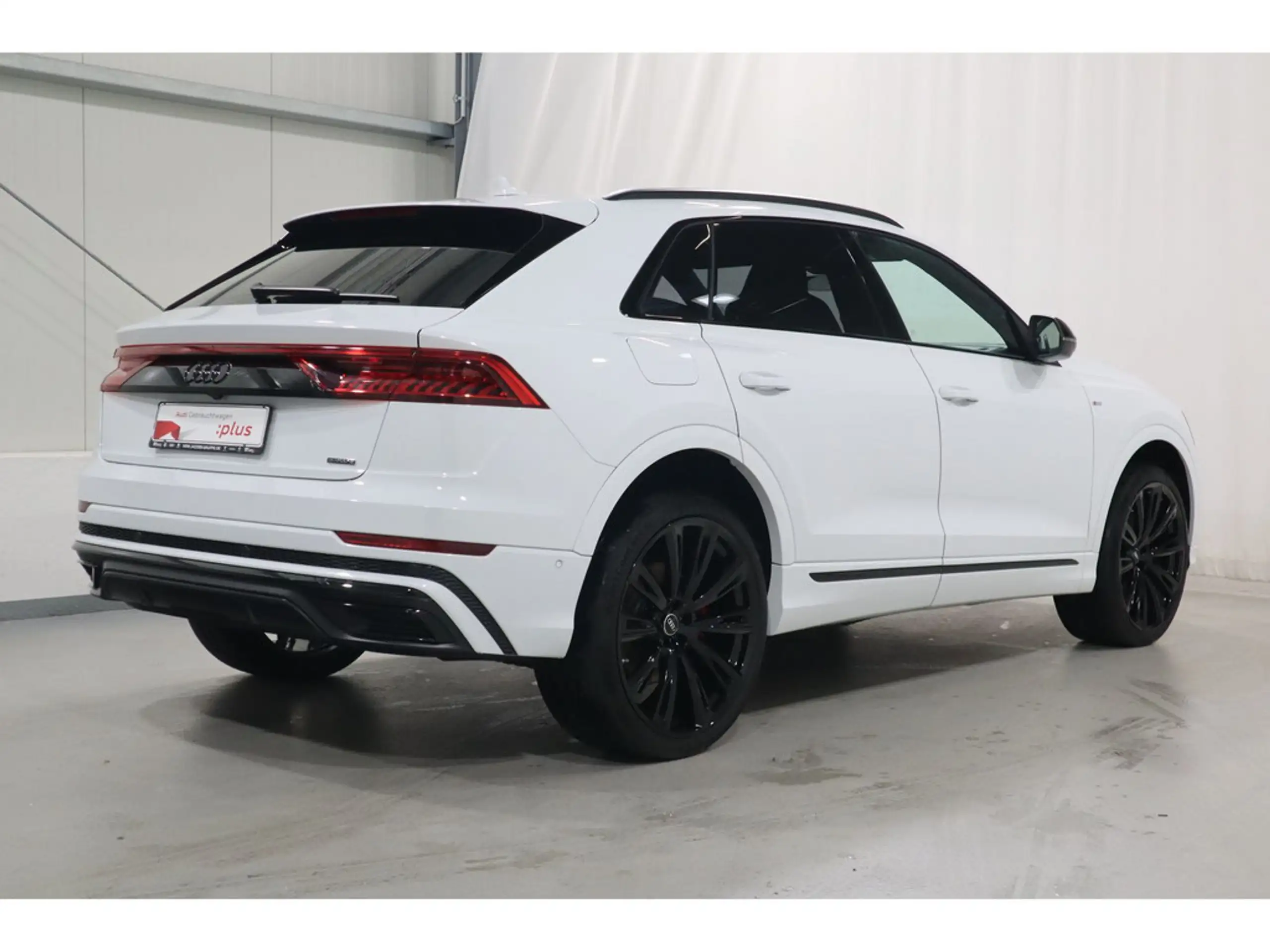 Audi - Q8