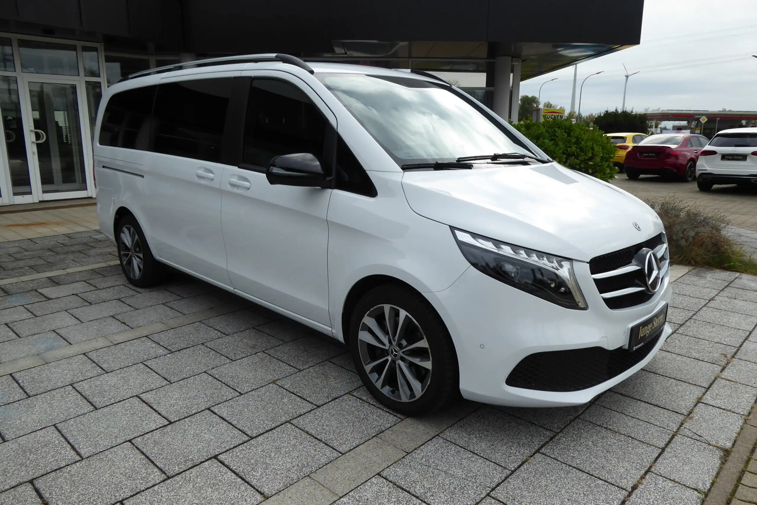 Mercedes-Benz - V 300