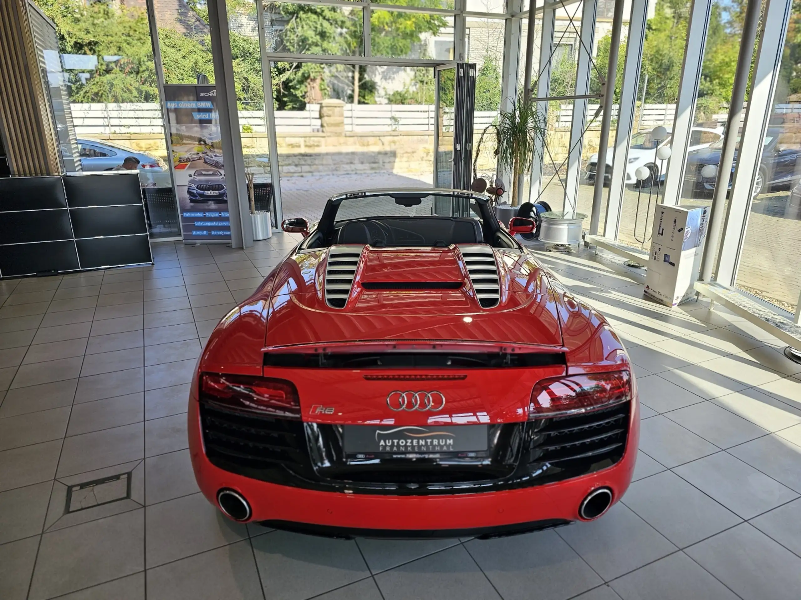 Audi - R8