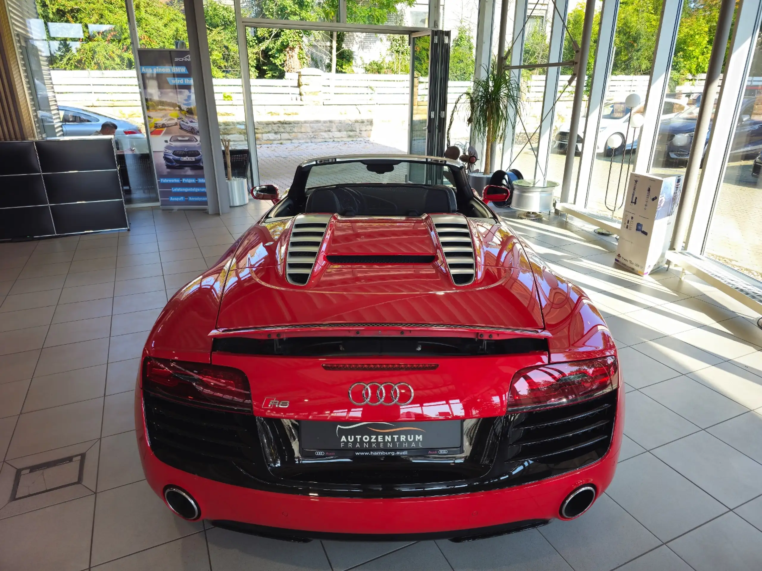 Audi - R8