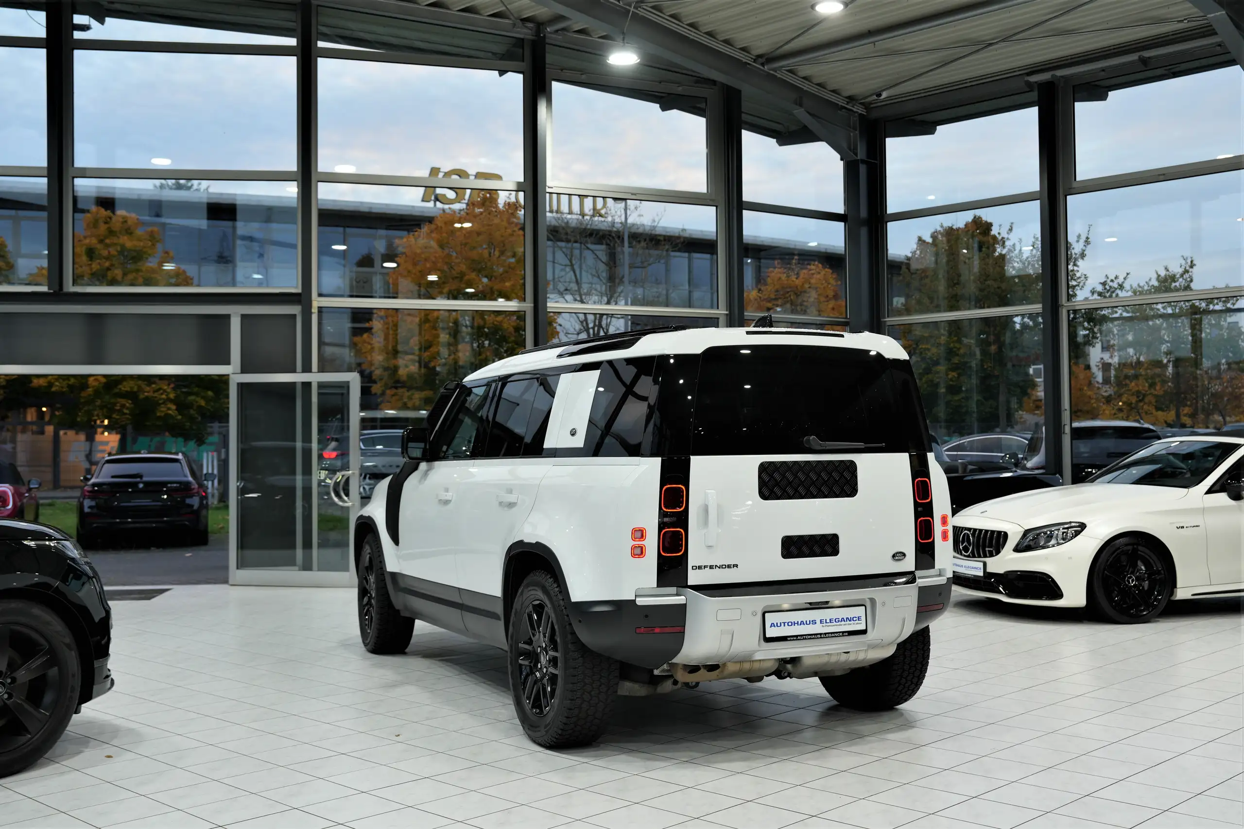 Land Rover - Defender