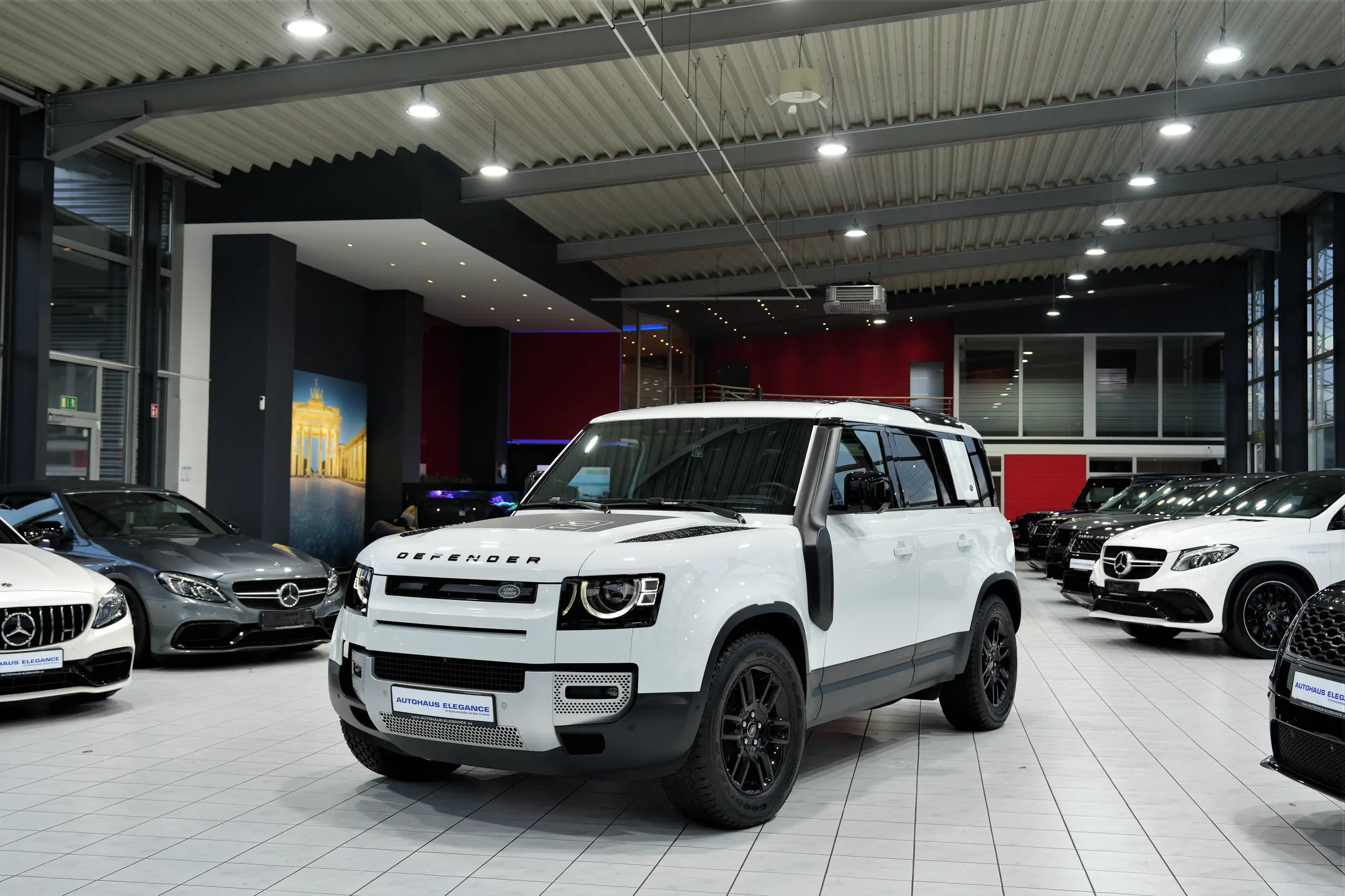 Land Rover Defender 2023