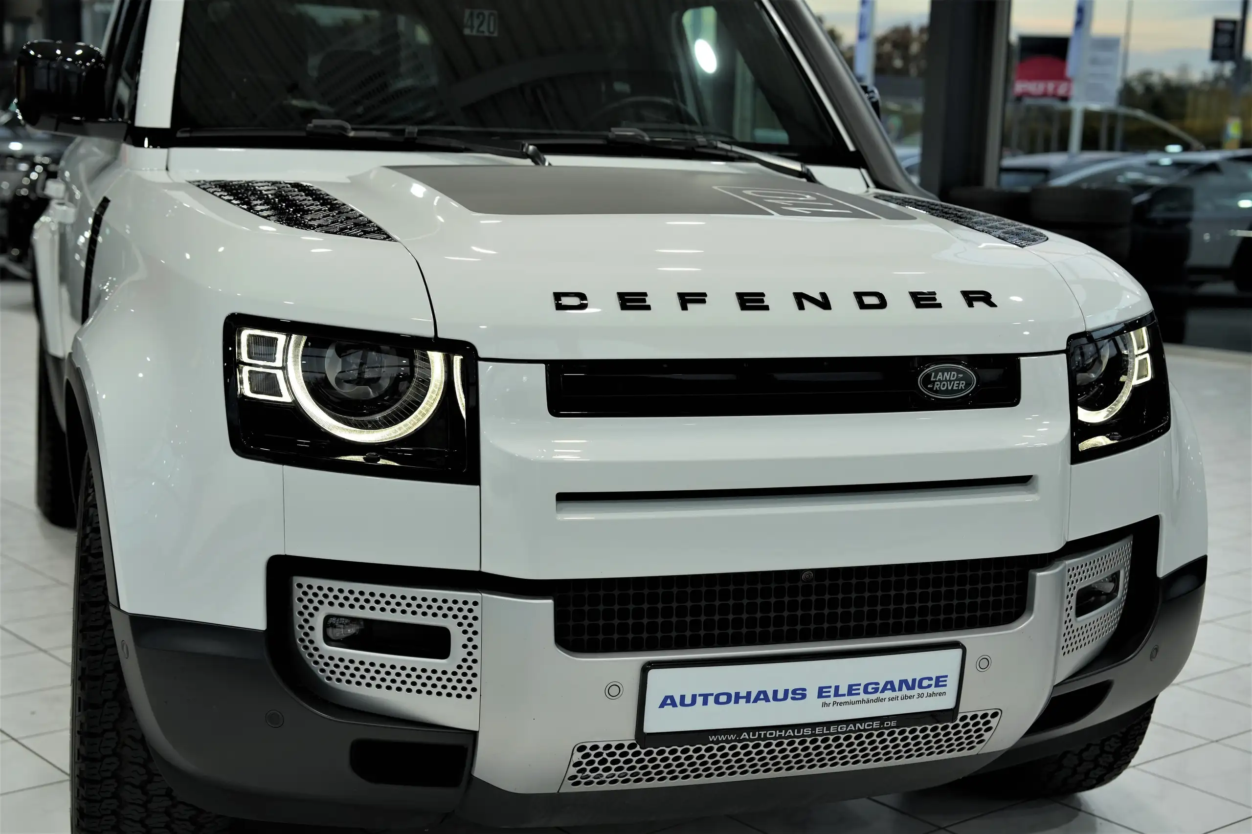 Land Rover - Defender