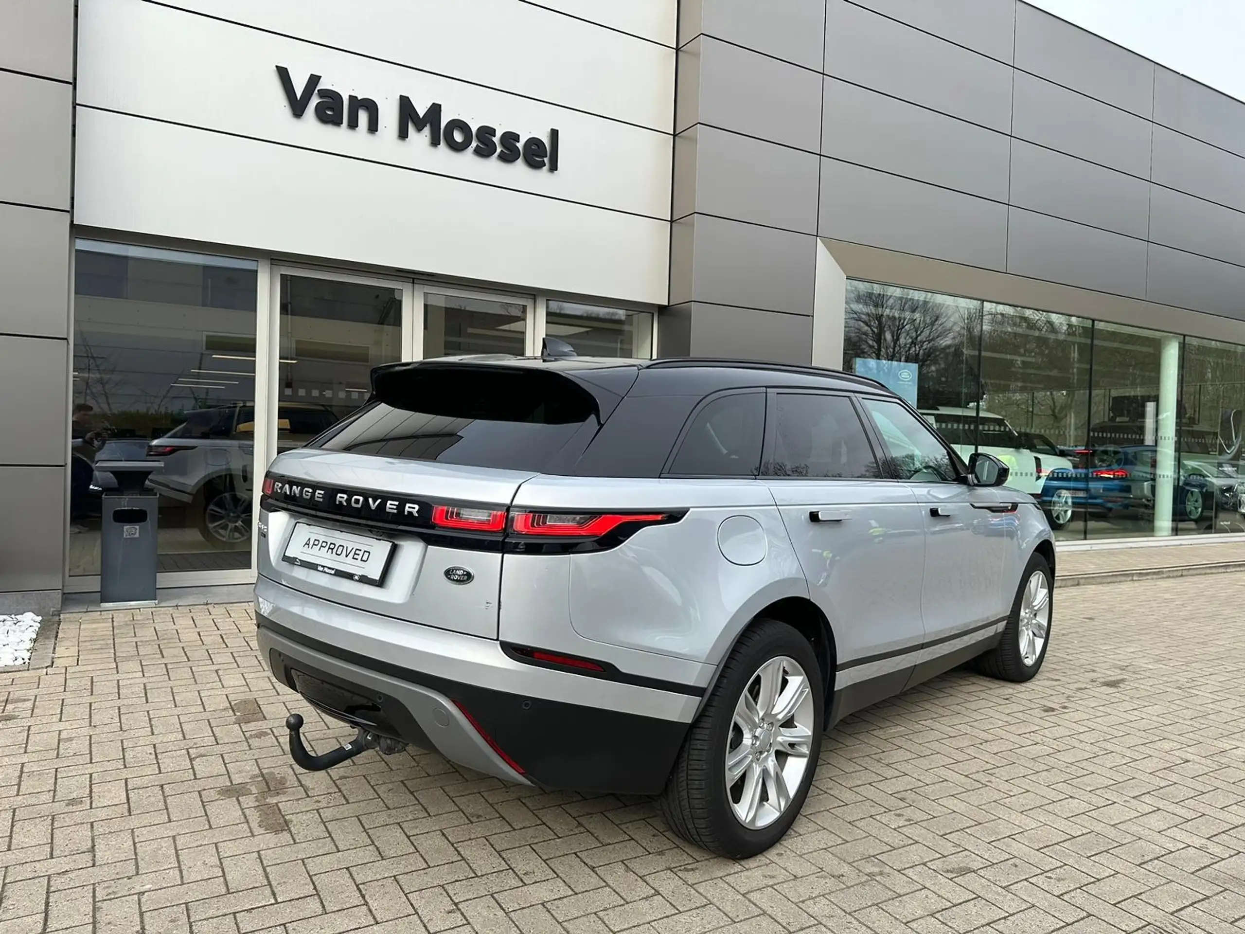 Land Rover - Range Rover Velar