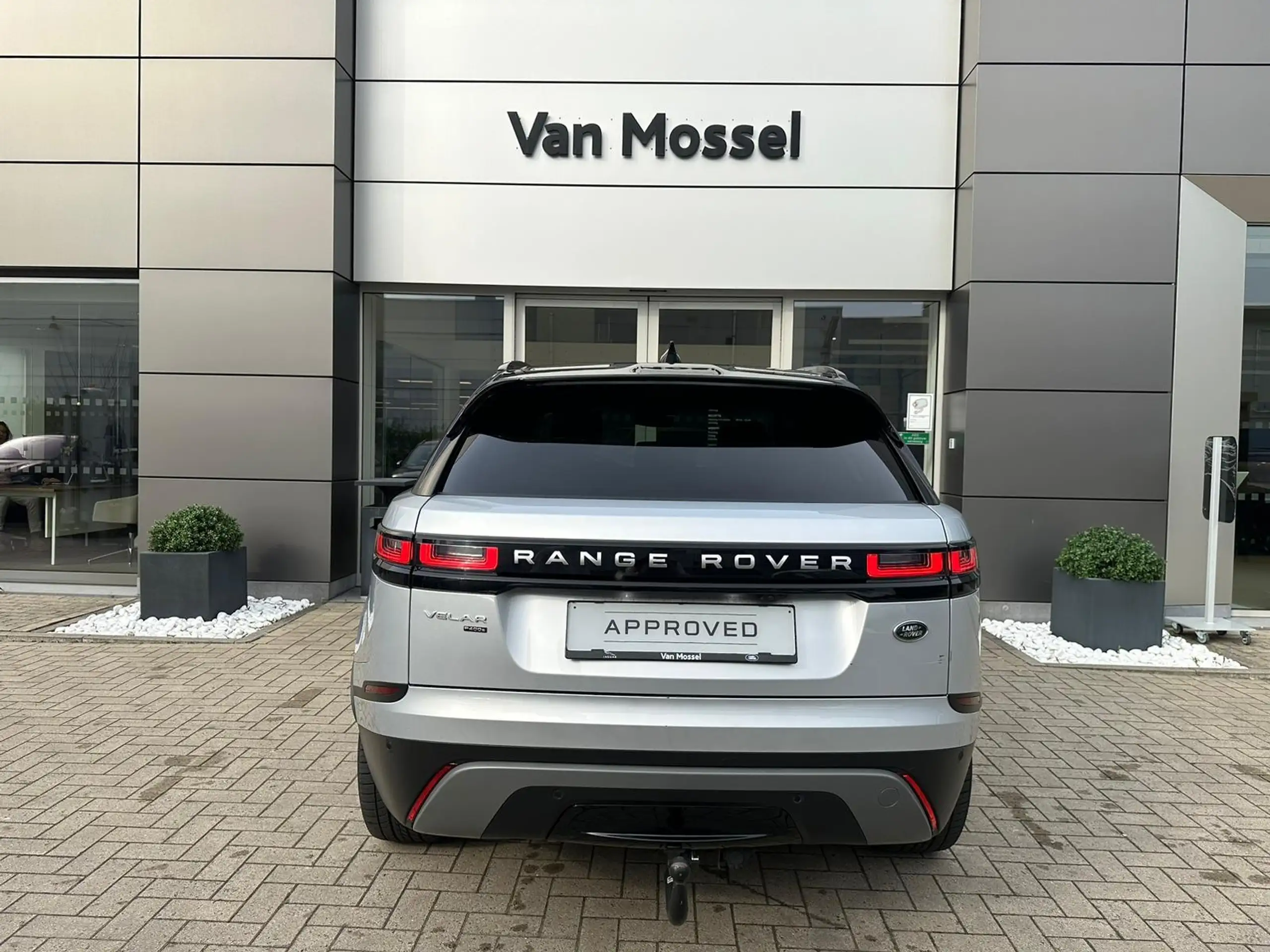 Land Rover - Range Rover Velar