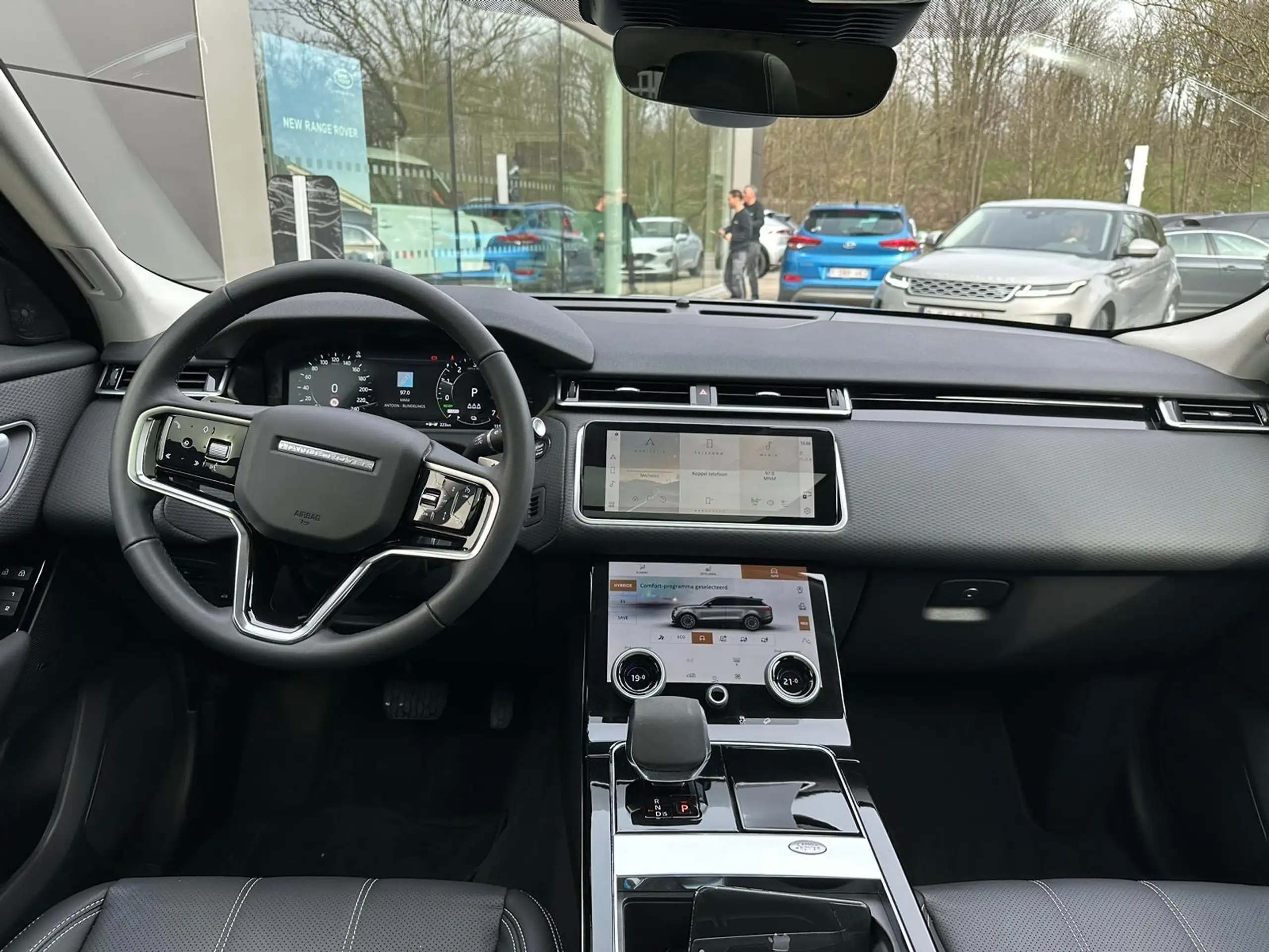 Land Rover - Range Rover Velar