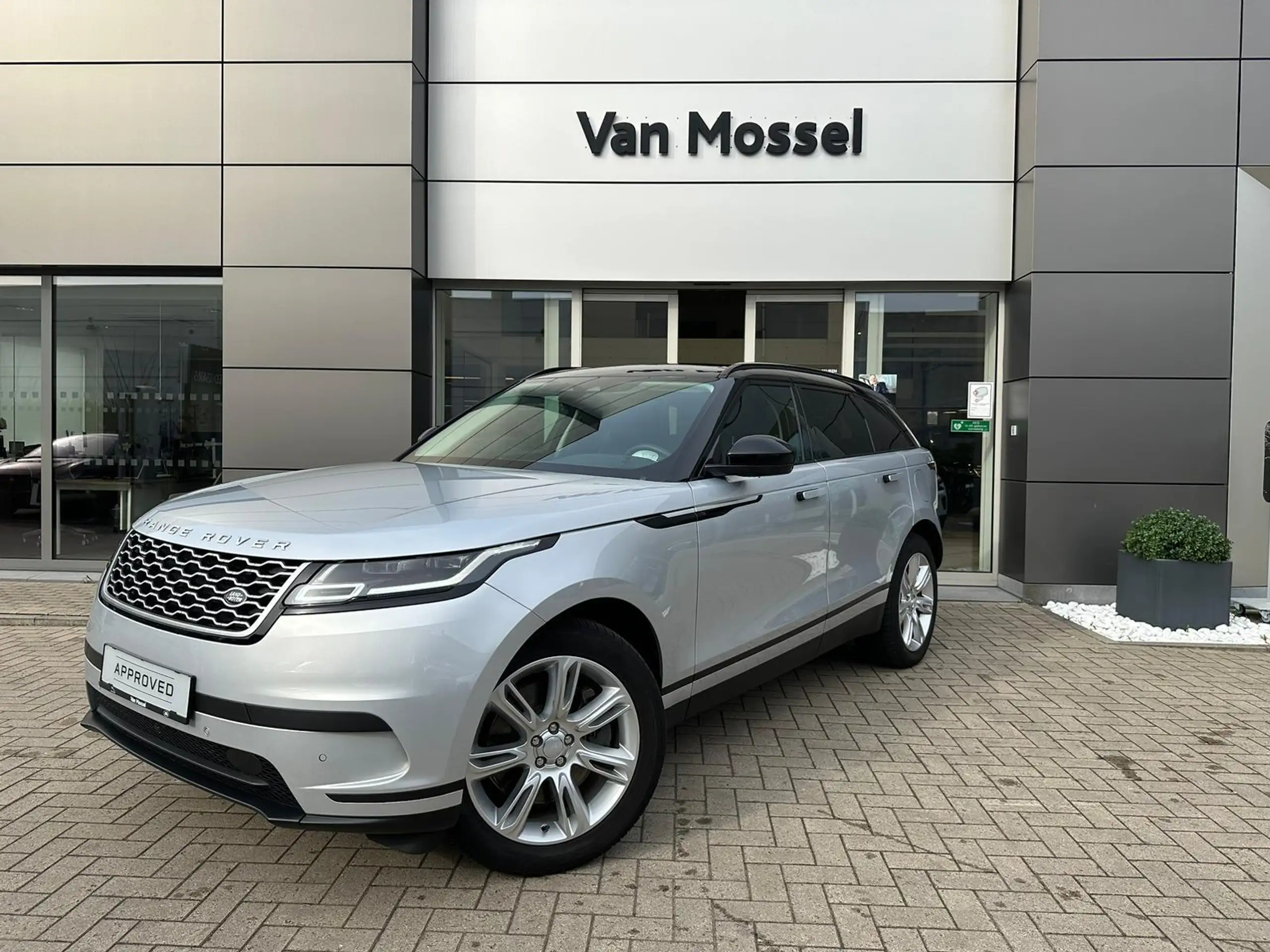 Land Rover - Range Rover Velar