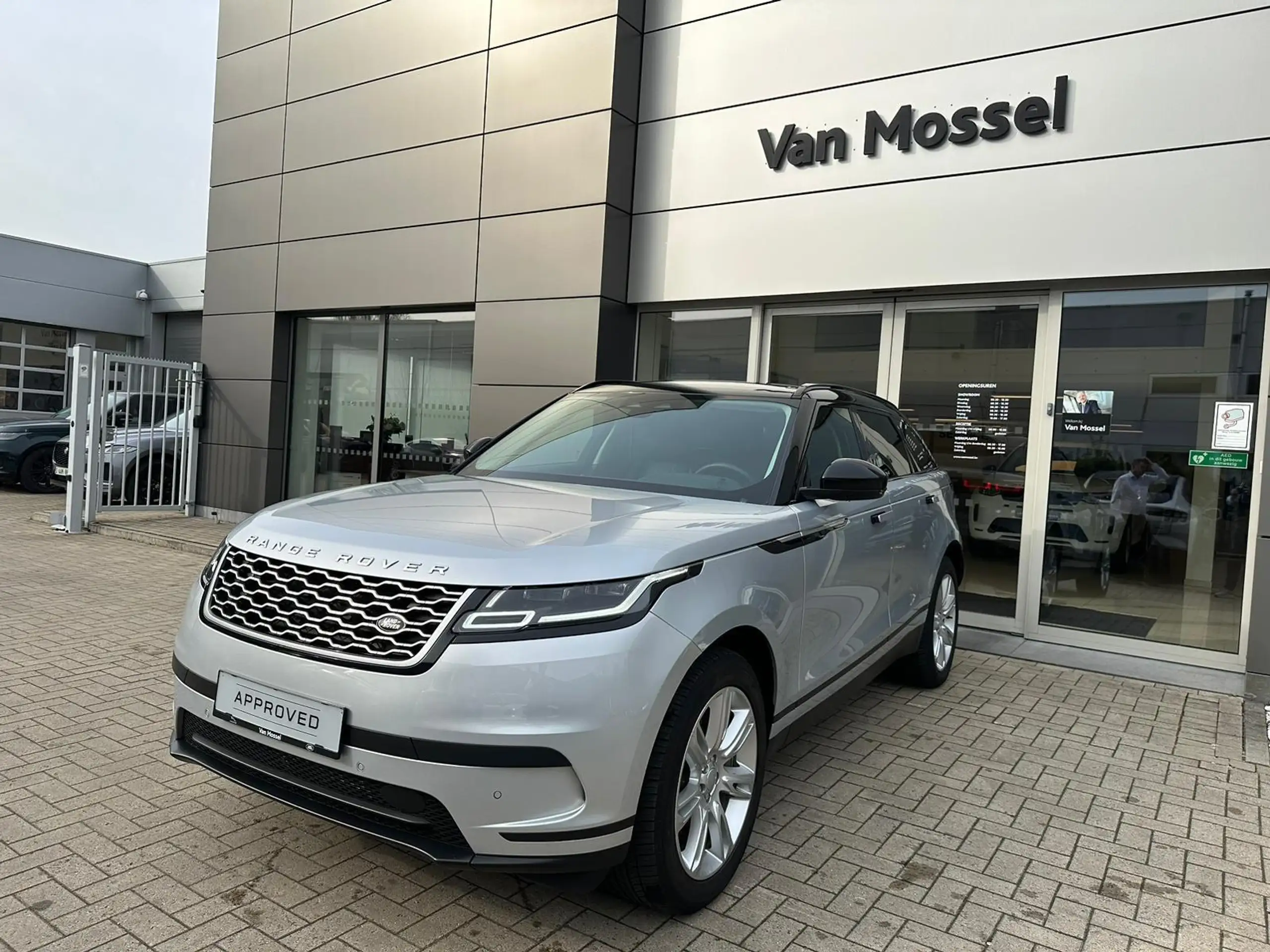 Land Rover - Range Rover Velar