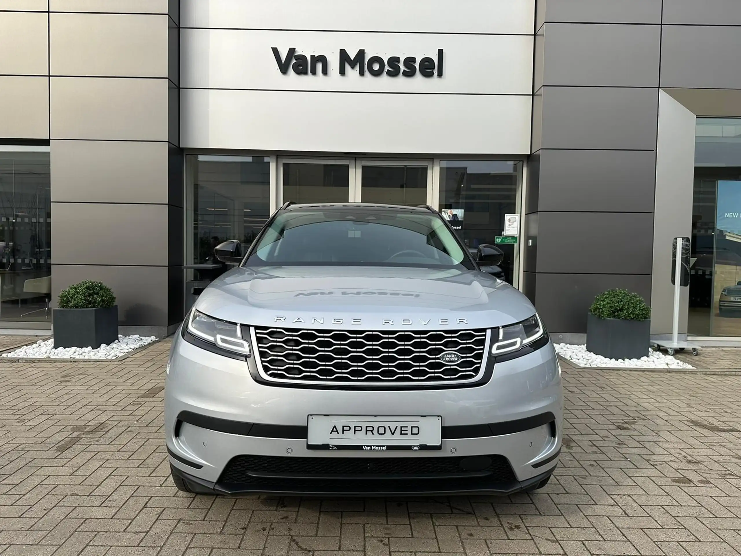 Land Rover - Range Rover Velar