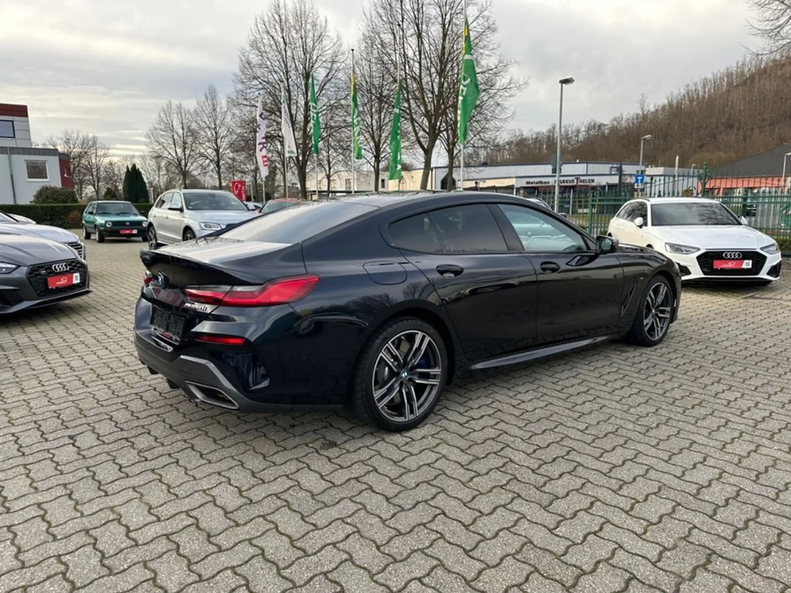 BMW - M850