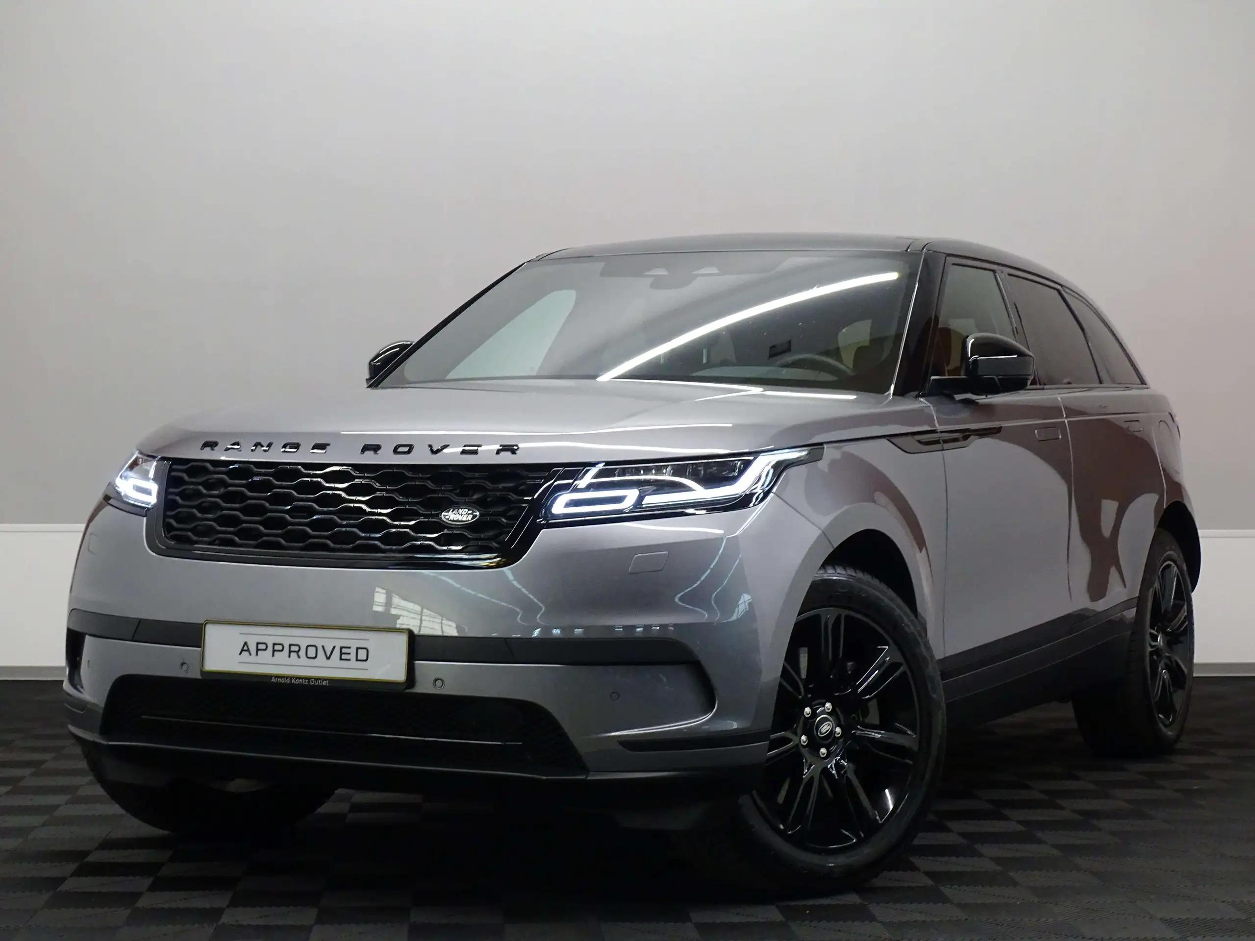 Land Rover - Range Rover Velar