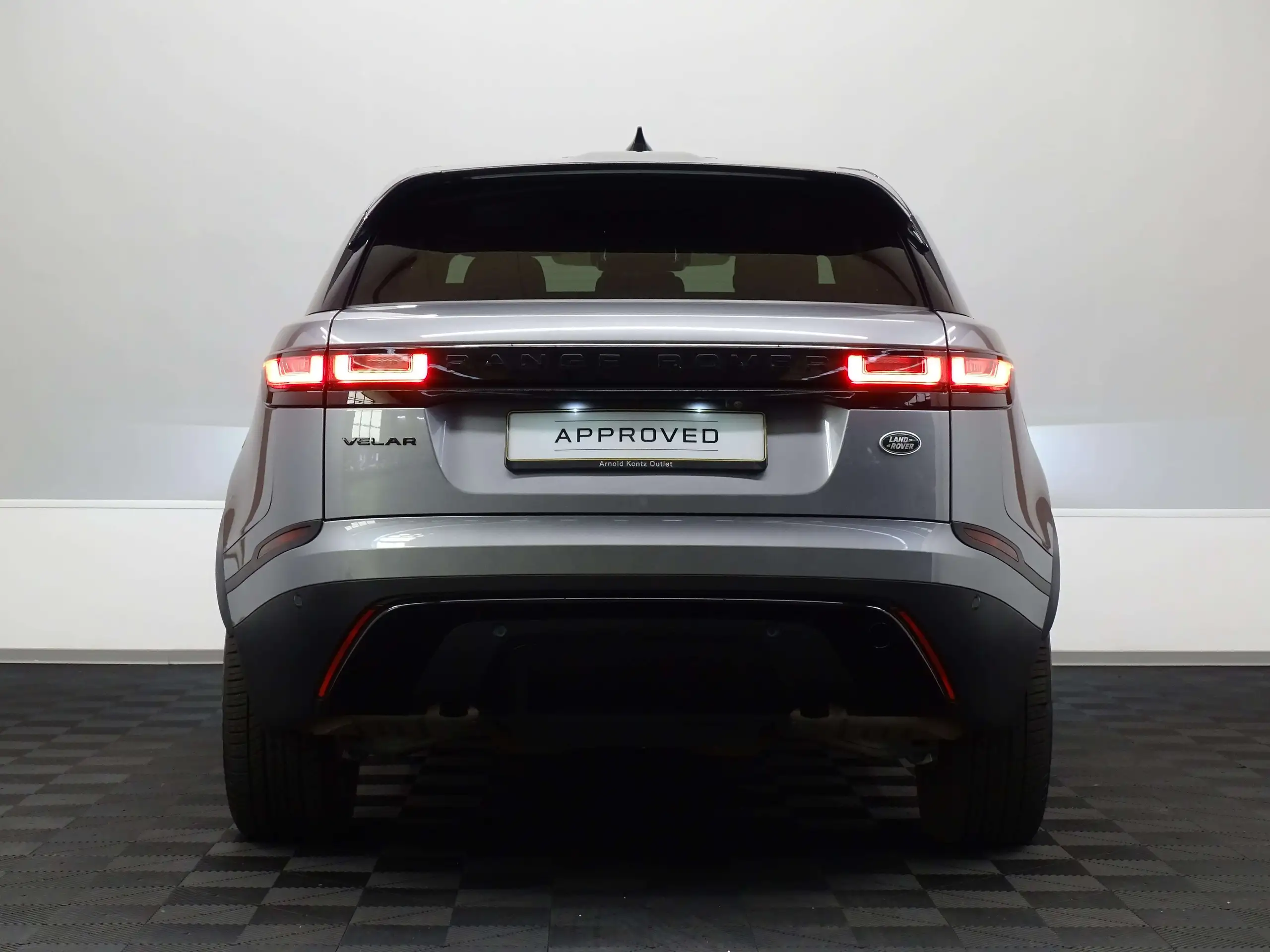 Land Rover - Range Rover Velar