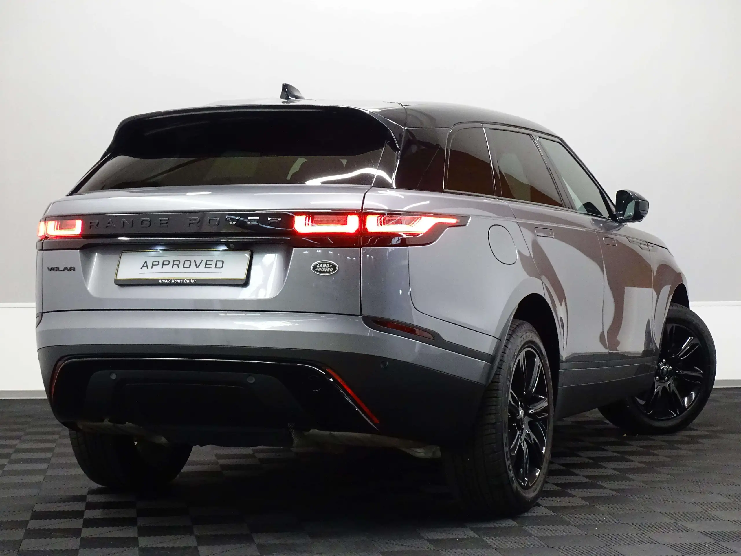 Land Rover - Range Rover Velar